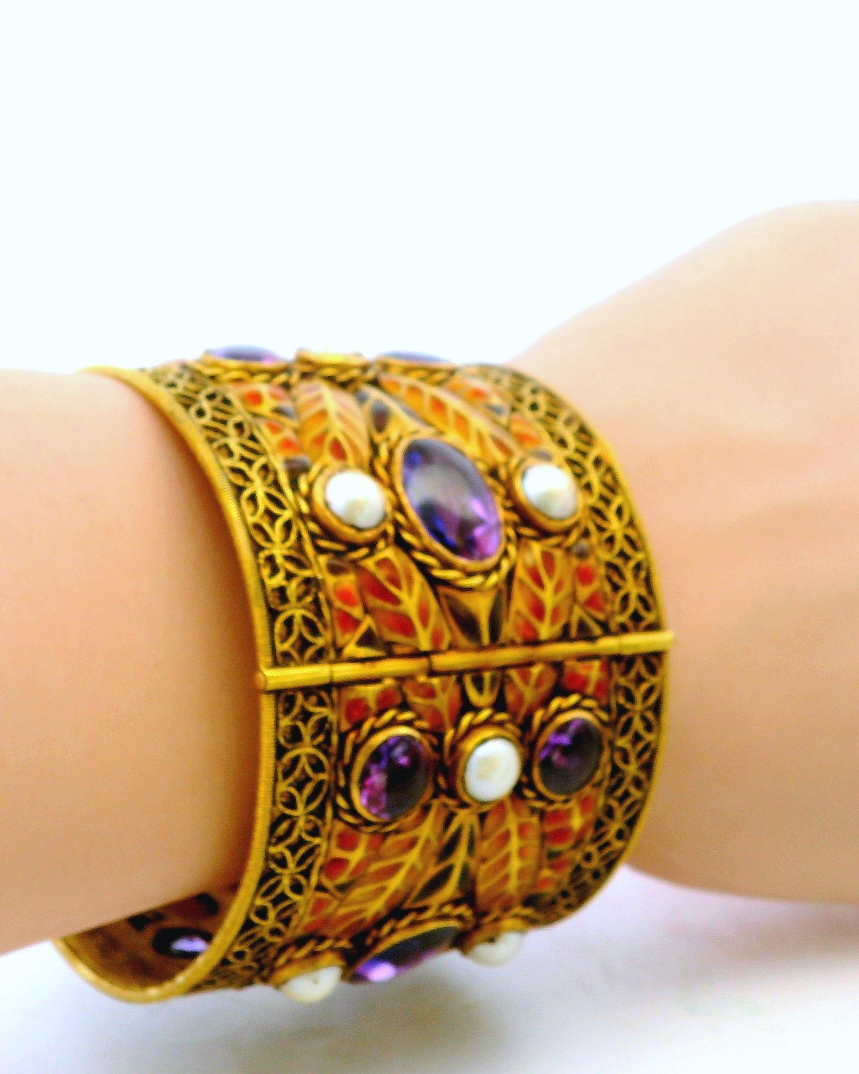 Pulsera de Oro Amarillo de 18k Plique a Jour Cabujones de Amatista y Perlas en venta 1