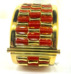 18k Yellow Gold Bangle with Coral Gemstone