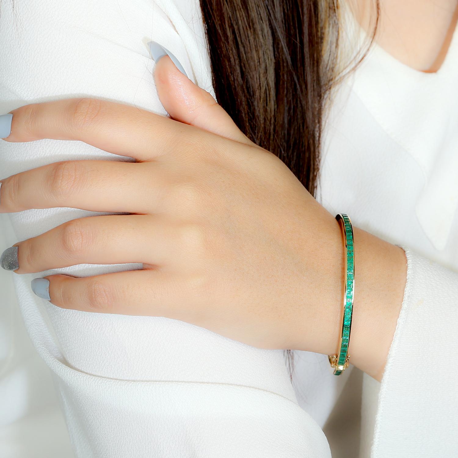 Artigiano Bracciale in oro giallo 18k con incastonatura di smeraldo in vendita