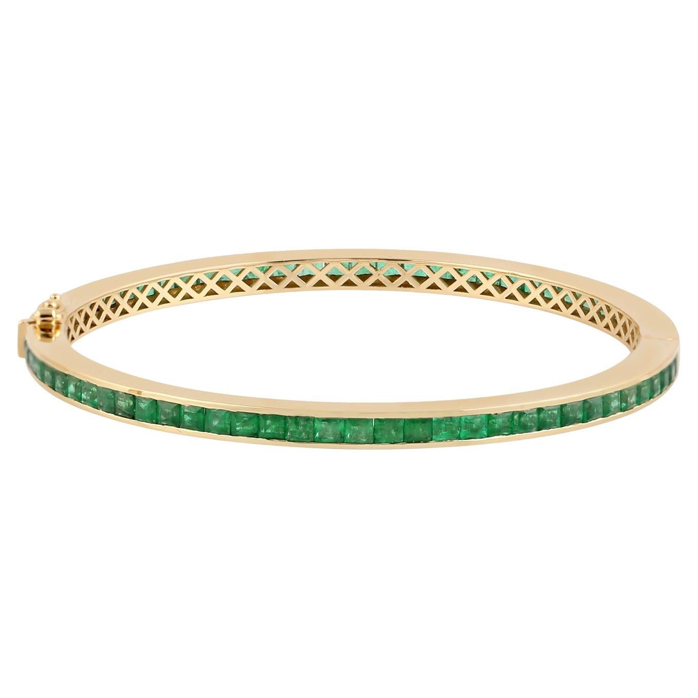 Bracciale in oro giallo 18k con incastonatura di smeraldo in vendita