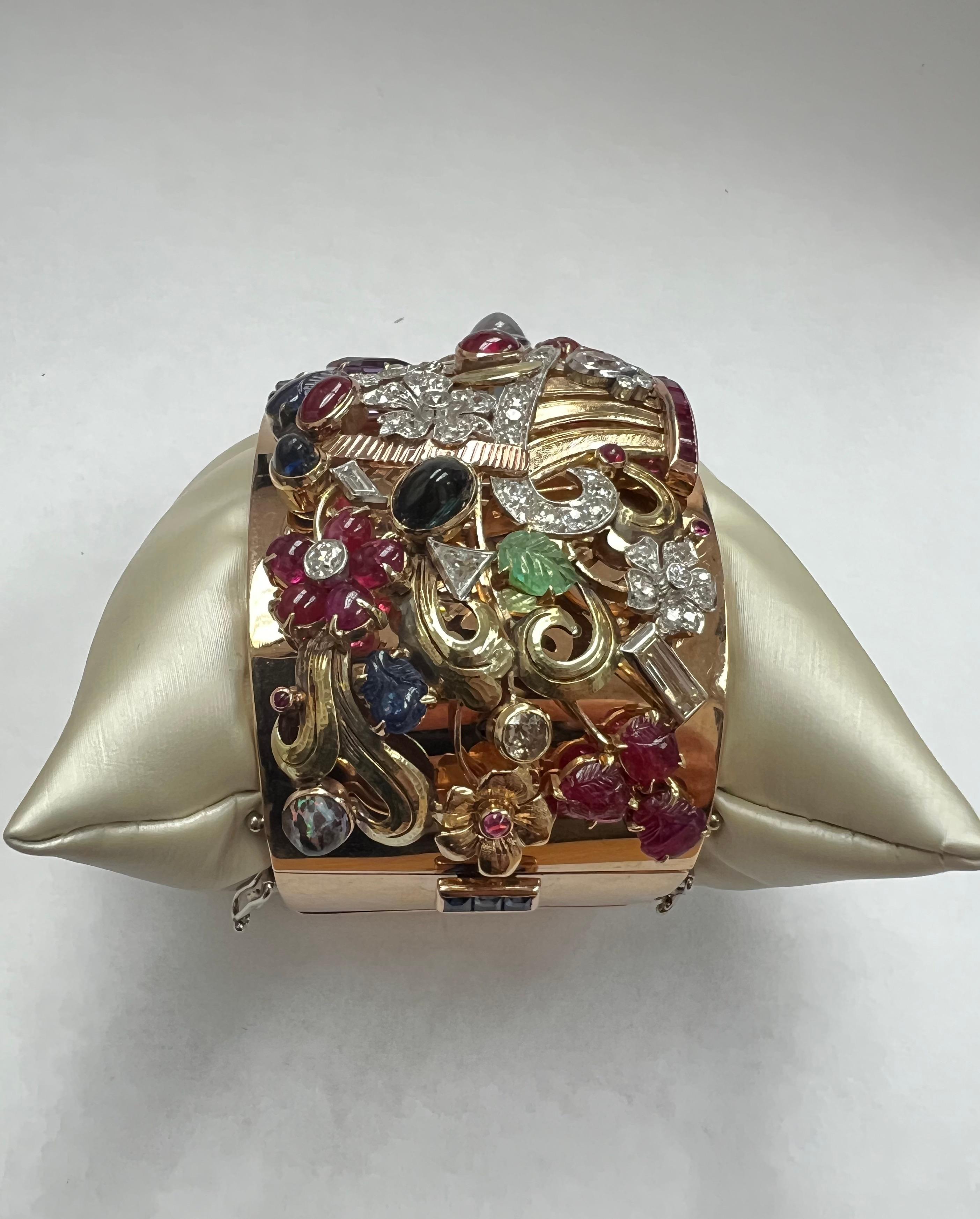 Taille mixte Bracelet jonc en or jaune 18 carats avec pierres mixtes et diamants ronds 4,05 carats en vente