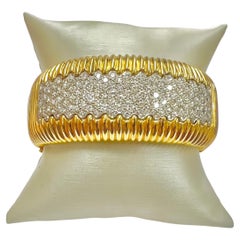 18k Yellow Gold Bangle with Round Diamonds 6.01 Tcw