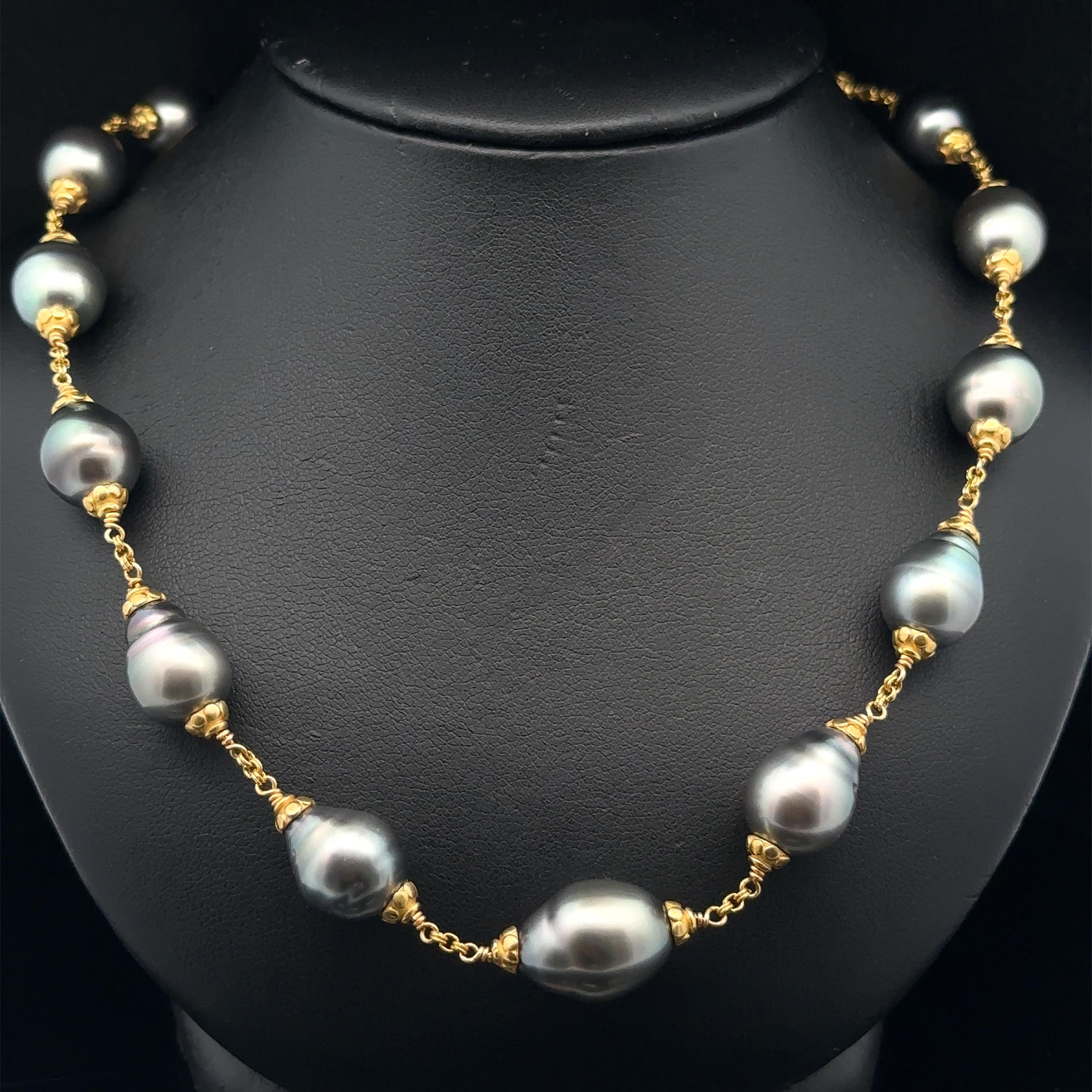 Collier en or jaune 18k avec perles de Tahiti baroques et fermoir à bascule Pour femmes en vente