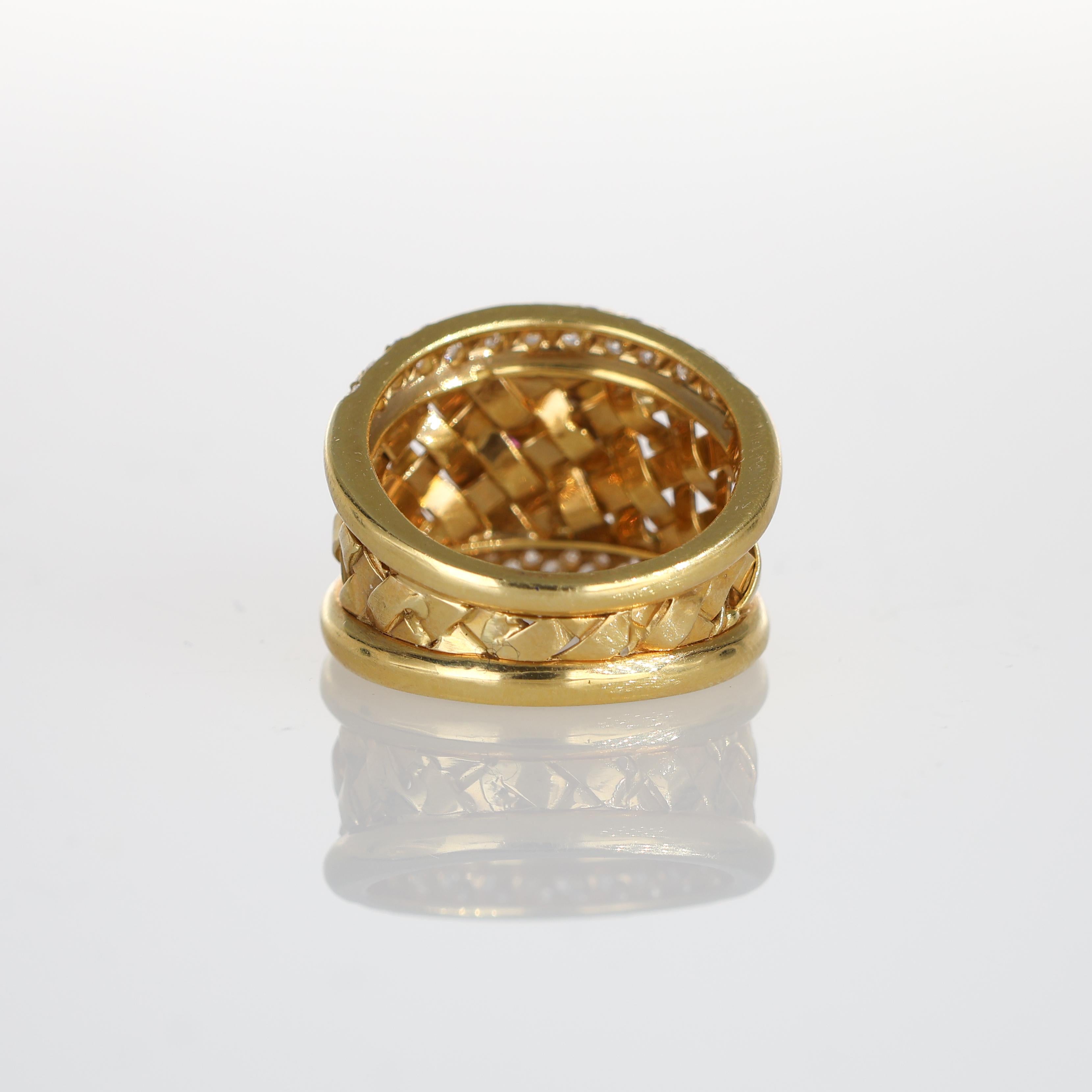 Women's or Men's 18k Yellow Gold Basket Weave Ring with Central Ruby and Diamond Flower For Sale