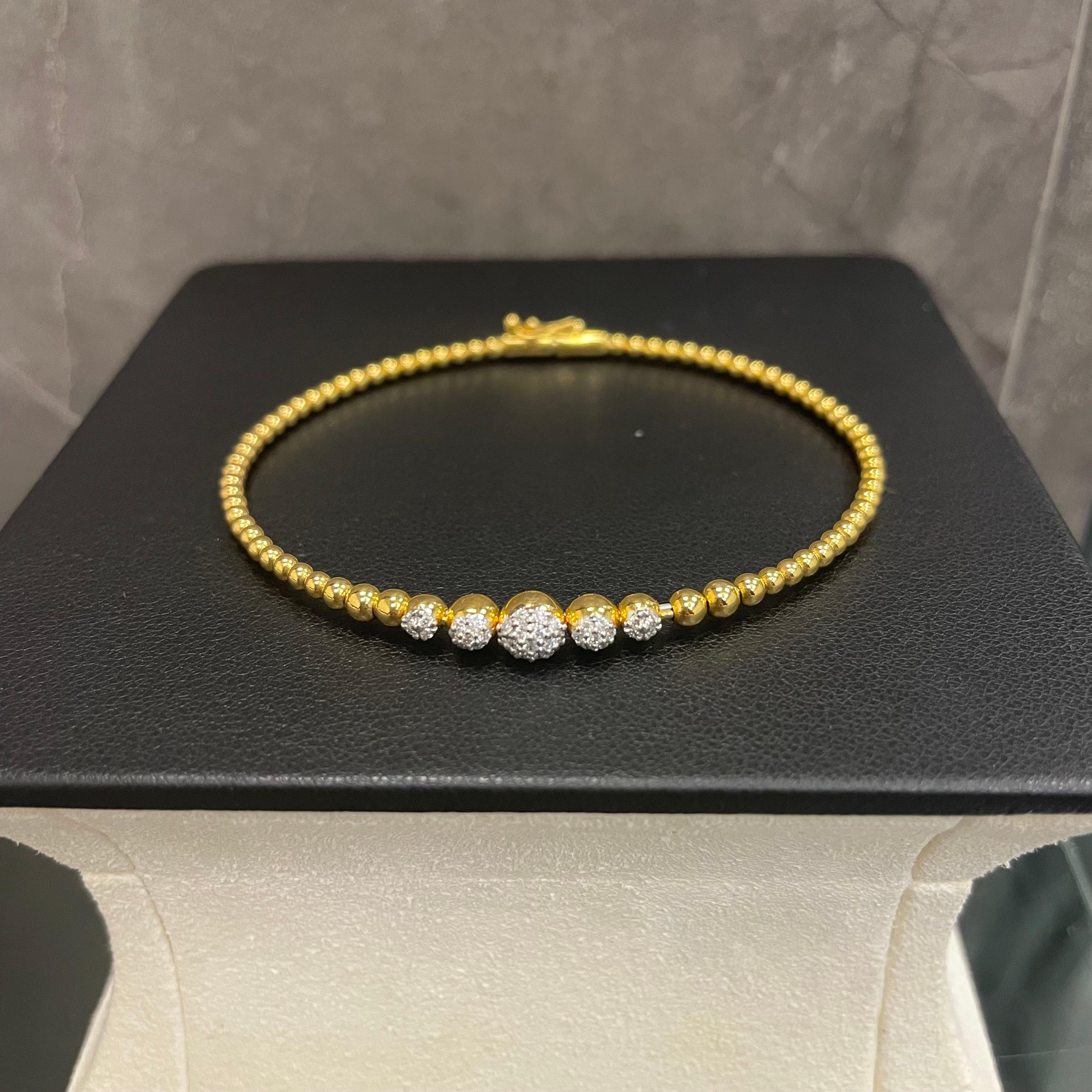 18K Yellow Gold Bead Bangle with Diamonds In New Condition For Sale In Central, HK