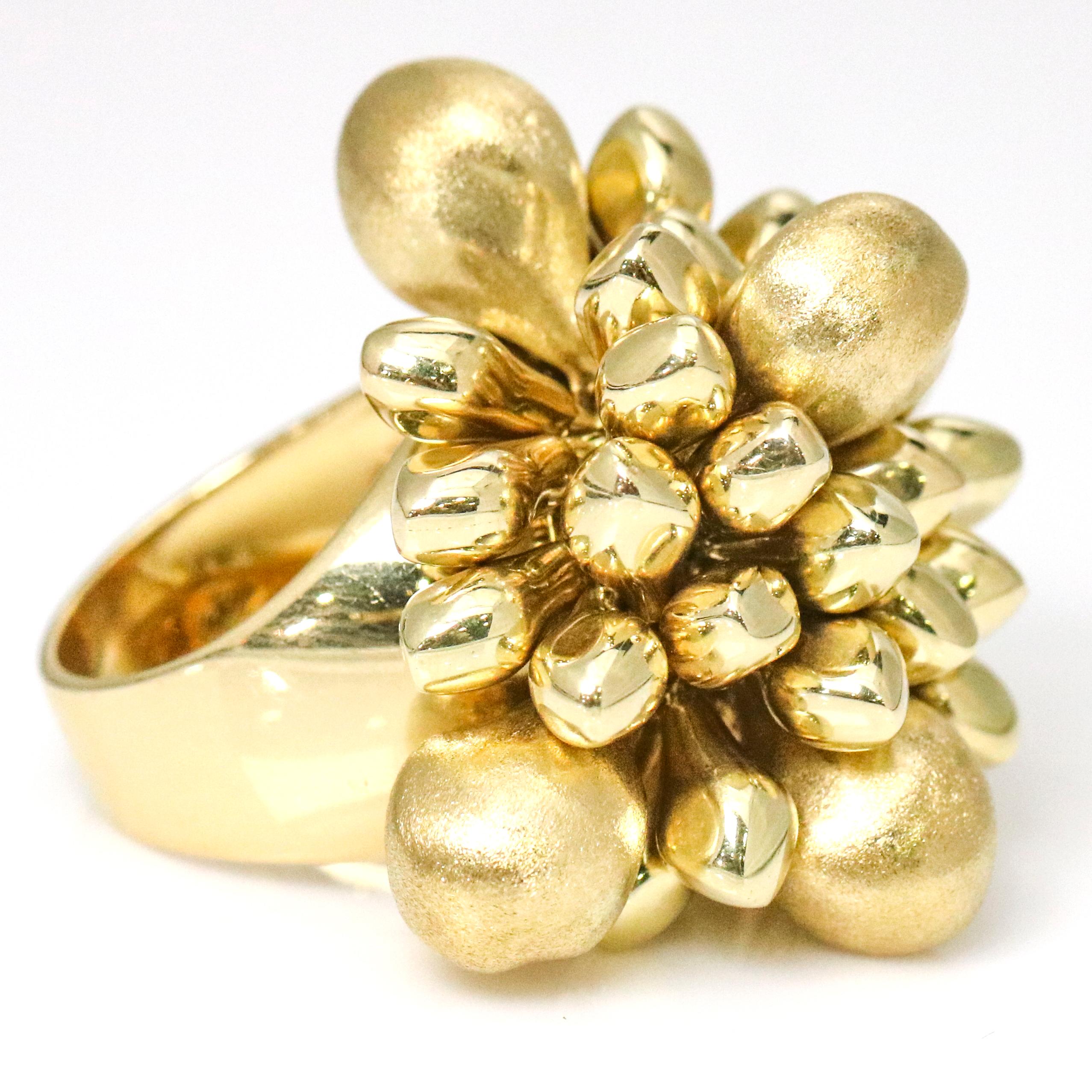 18 Karat Yellow Gold Bead Cluster Statement Ring In Good Condition For Sale In Fort Lauderdale, FL