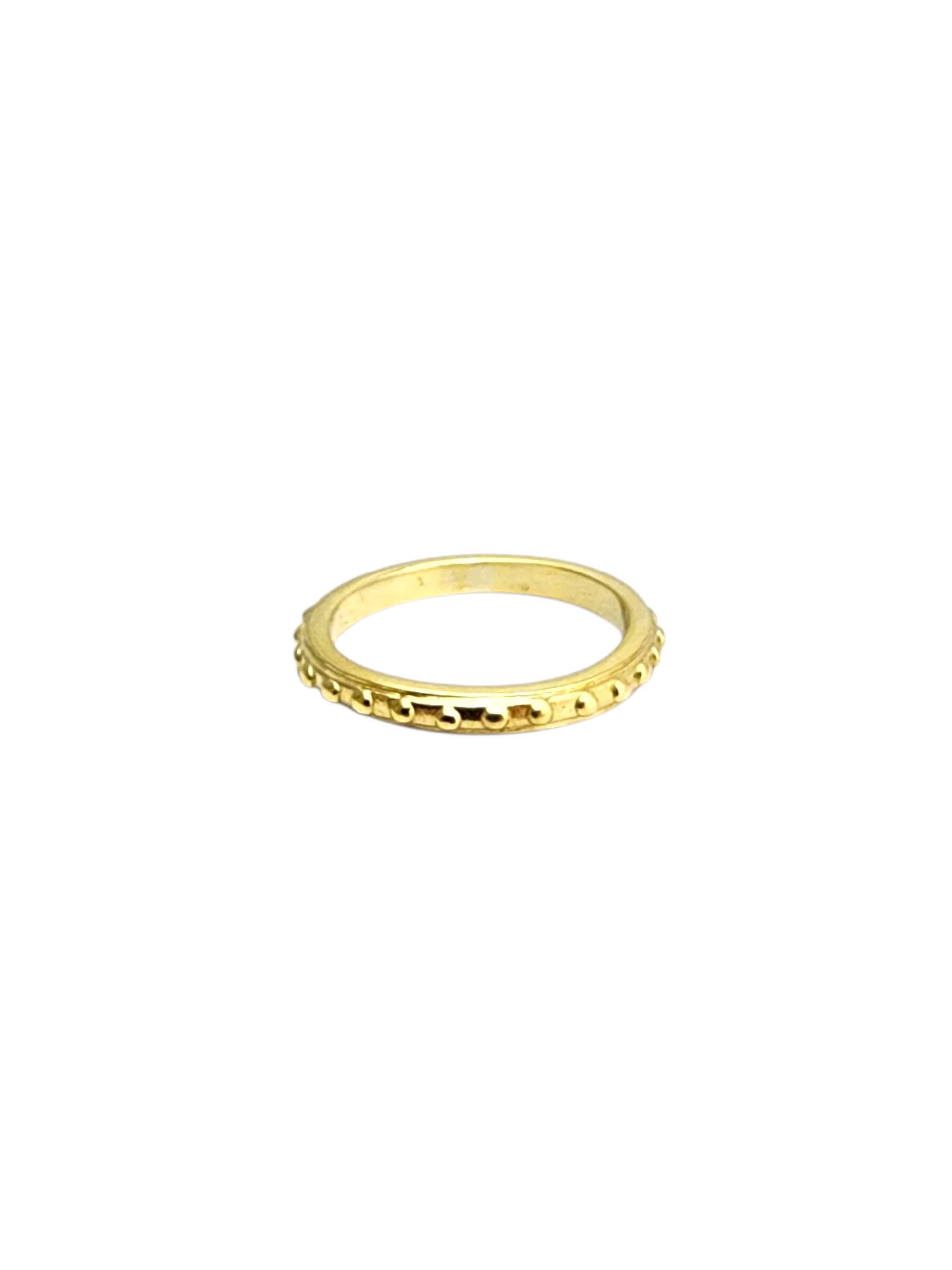 Bague en or jaune 18K

Un groupe en or qui mérite d'être répété. Cette pièce présente une bague méticuleusement détaillée en or jaune 18 carats avec un design clouté.

Cachet : 750

Poids : 2,8 g / 1,8 dwt.

Taille de l'anneau : 4.5-4.75

Largeur :
