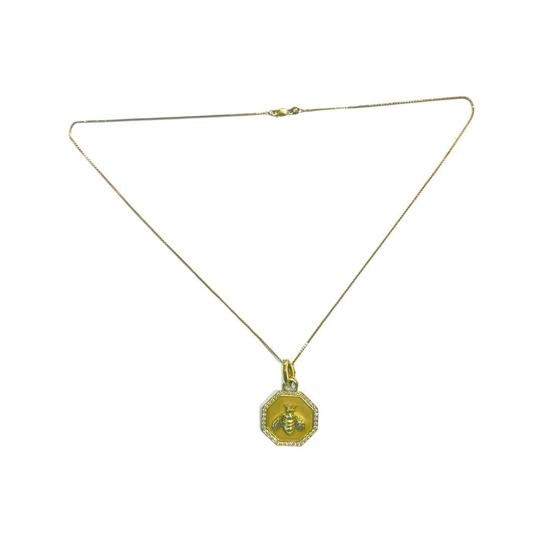 Style: Bee Pendant Necklace
Metal: Yellow Gold 

Metal Purity: 18K
Stone: Round Diamonds​​​​​​​

 Diamond Clarity: VS1-VS2

Total Carat Weight: 1.2 ct

Chain Length: 19 in 

Pendant Size:  Approx. 1 in 

Bail Size: 0.5 in

Total Weight : 15.6