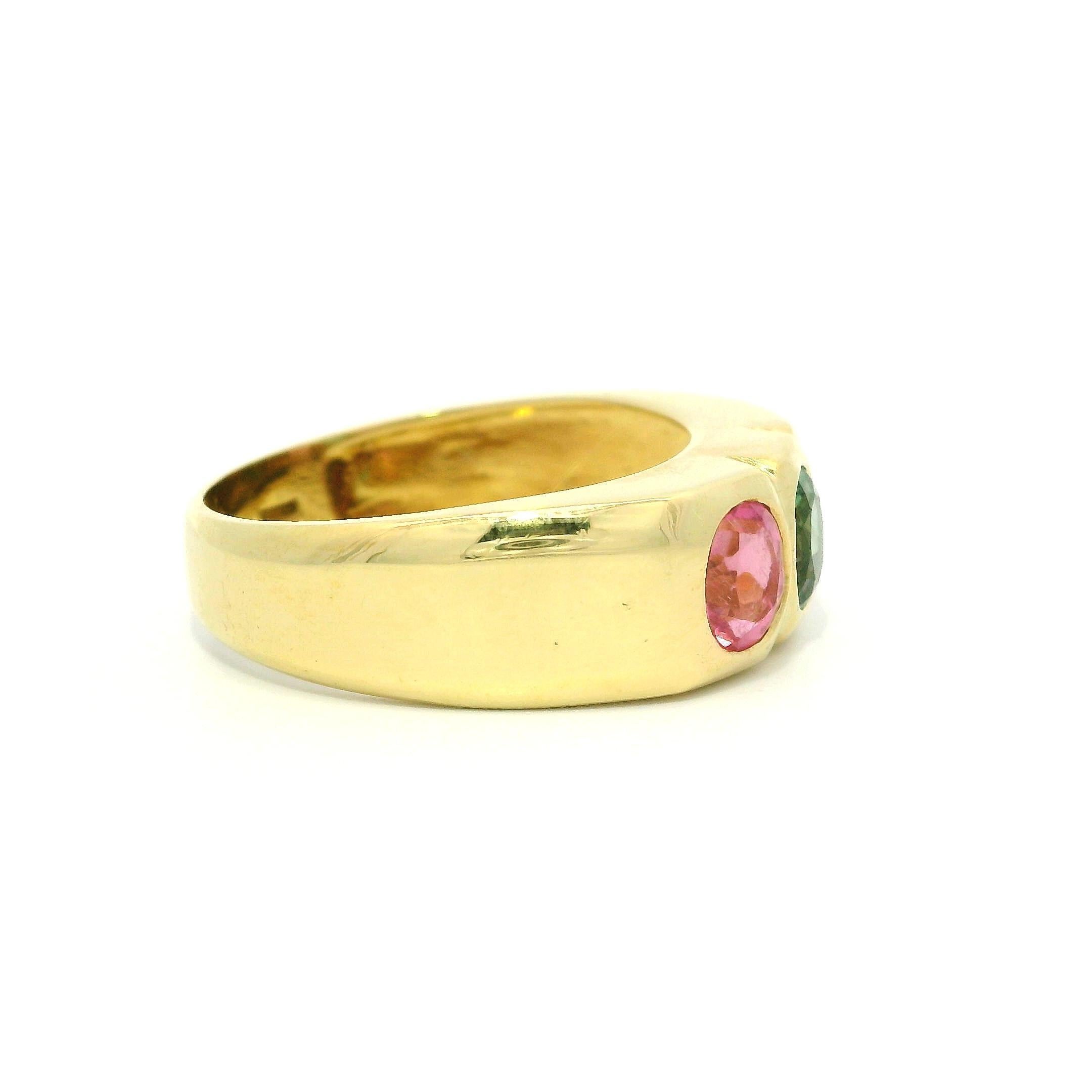 Bague en or jaune 18k avec chaton, tourmaline verte rose brillante, 3(three Stone Band) en vente 5