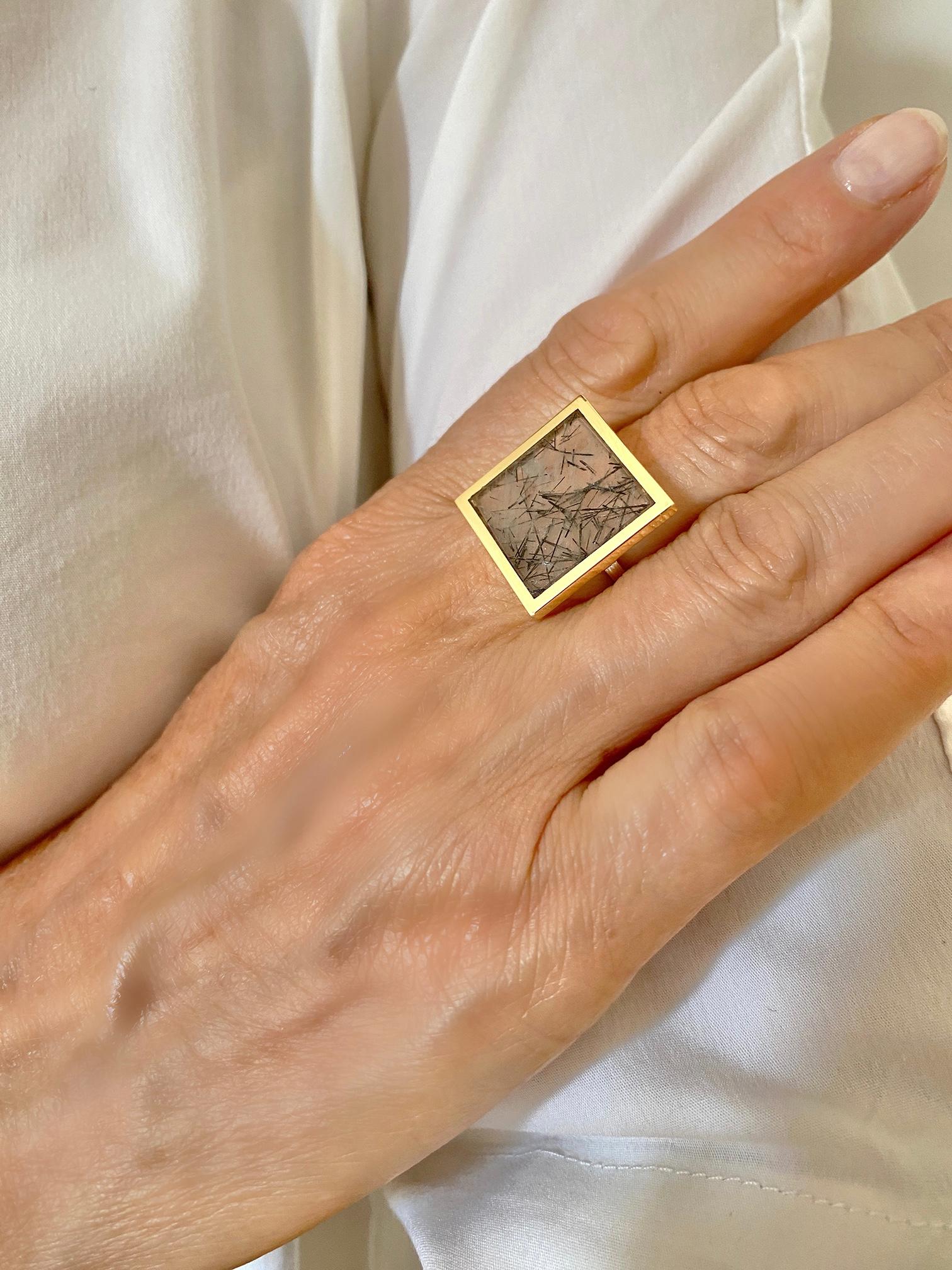 18k Yellow Gold Bezel Contemporary Tourmalineted Quartz Unique Piece Man Ring For Sale 8