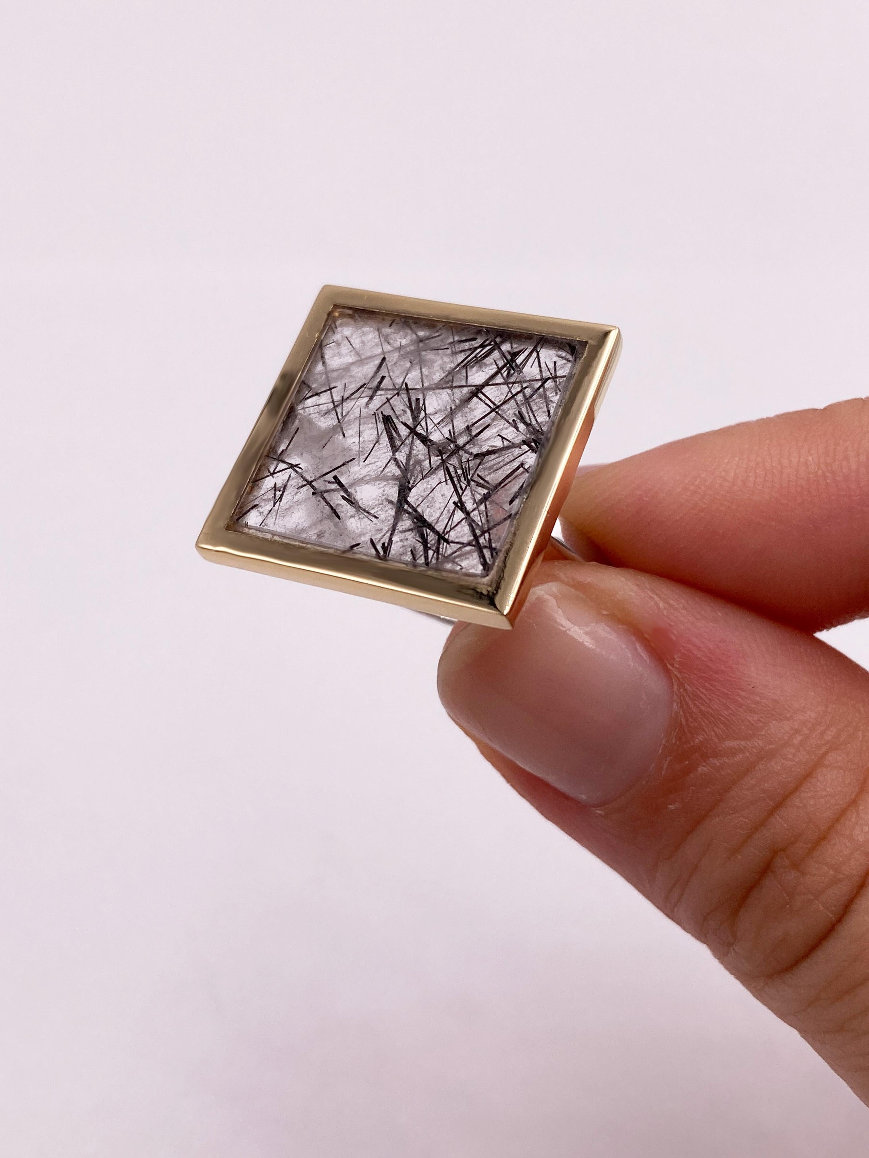 18k Yellow Gold Bezel Contemporary Tourmalineted Quartz Unique Piece Man Ring In New Condition For Sale In Rome, IT