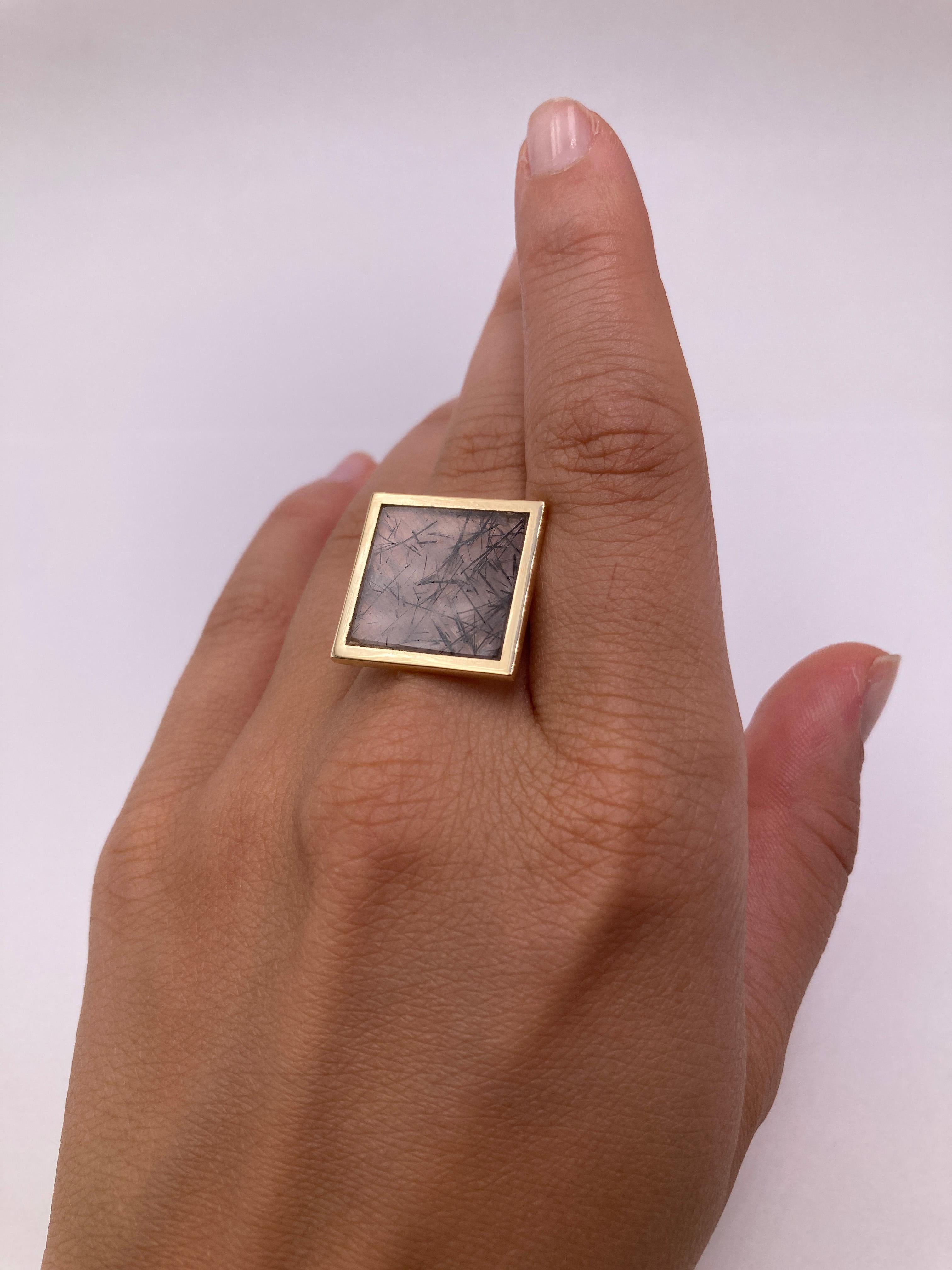 18k Yellow Gold Bezel Contemporary Tourmalineted Quartz Unique Piece Man Ring For Sale 4