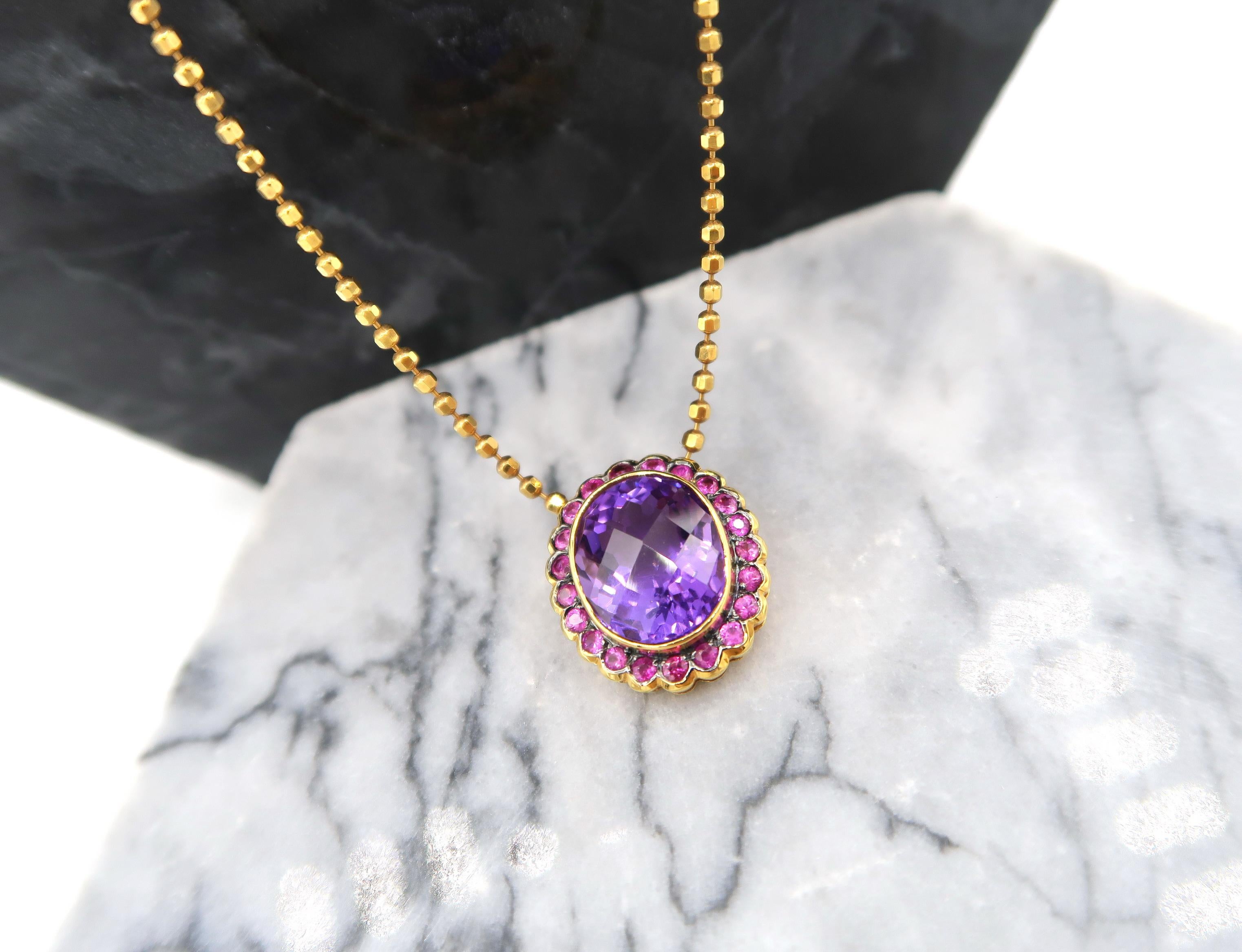 18k Yellow Gold Bezel-Set Amethyst Pink Sapphire Halo Pendant In New Condition For Sale In Bangkok, TH