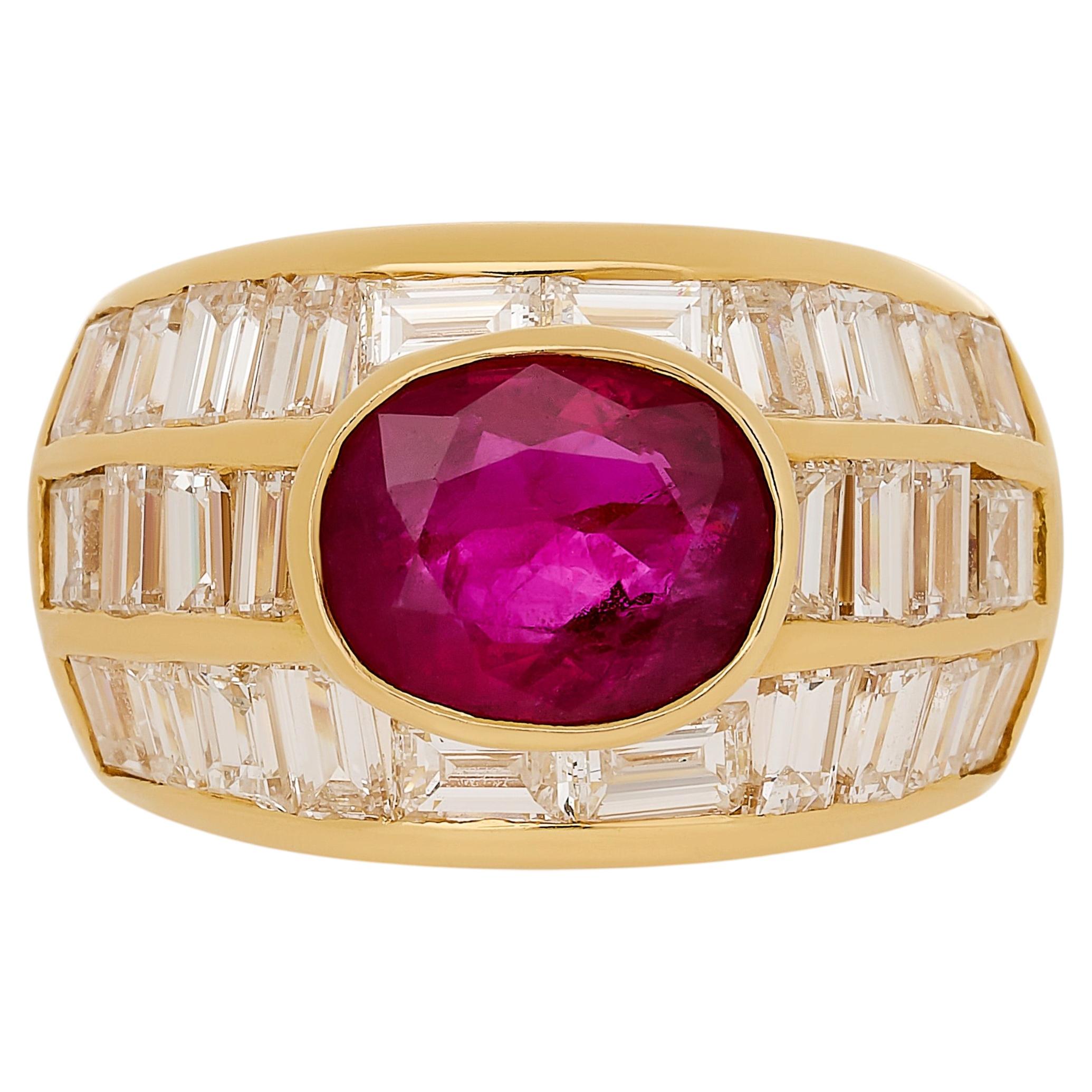 Ring aus 18-karätigem Gelbgold mit ovalem Rubin in Zargenfassung und Baguette-Diamanten im Angebot
