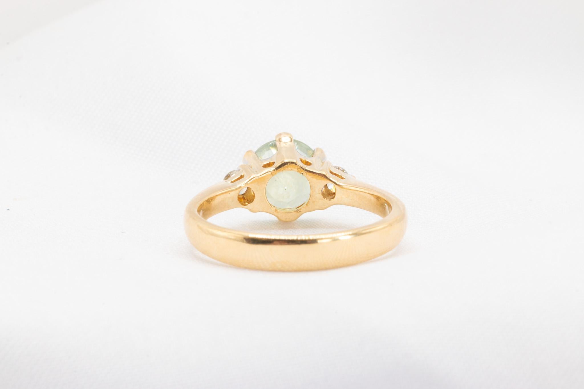 Round Cut 18k Yellow Gold Bi-Color Sapphire & Diamond Ring For Sale