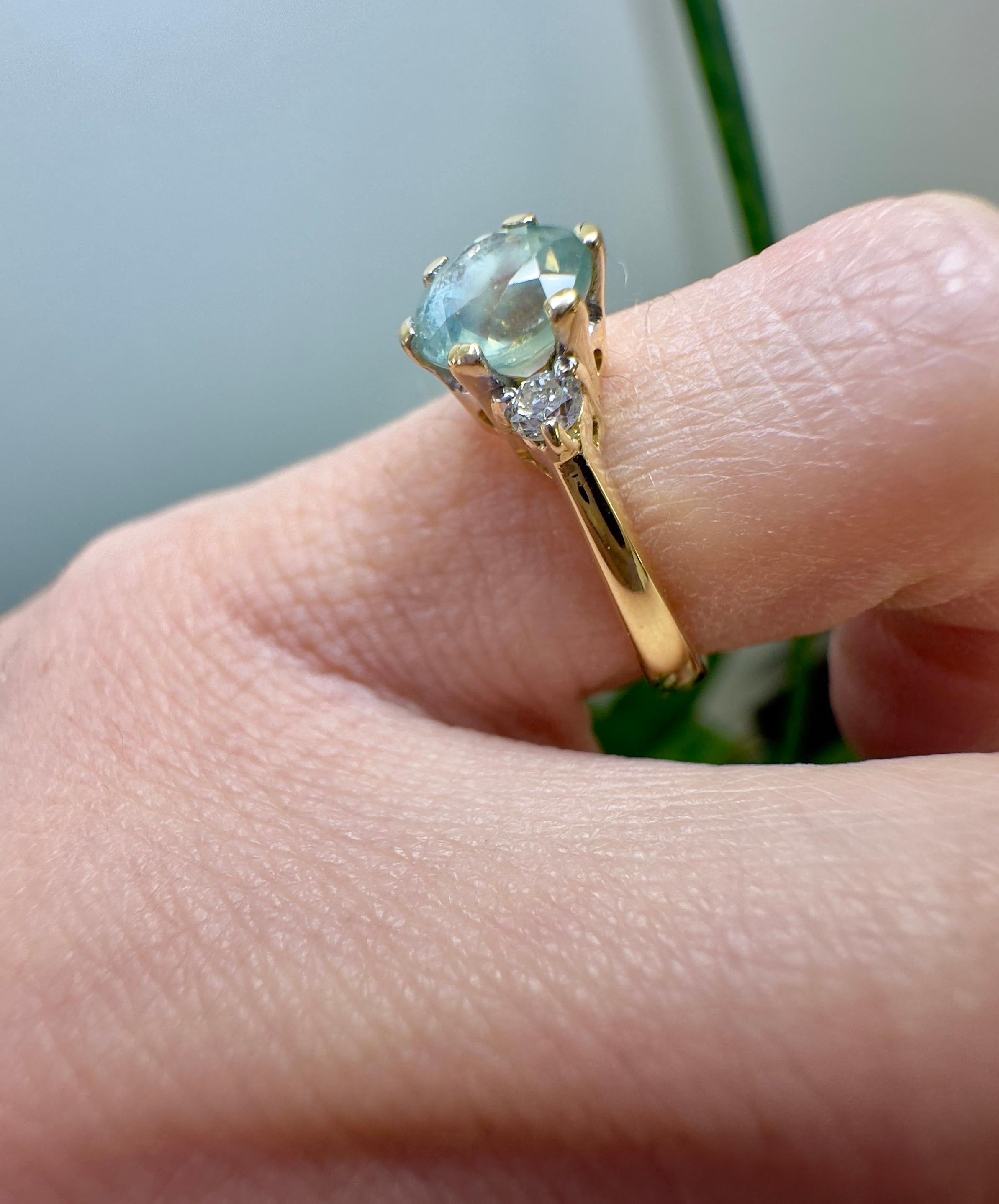 Women's 18k Yellow Gold Bi-Color Sapphire & Diamond Ring For Sale