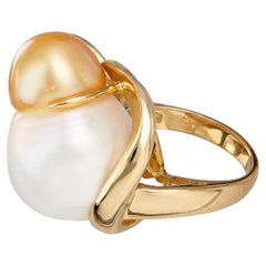 Ring aus 18-karätigem Gelbgold, zweifarbig (Gold und Weiß), mit einer Südseeperle