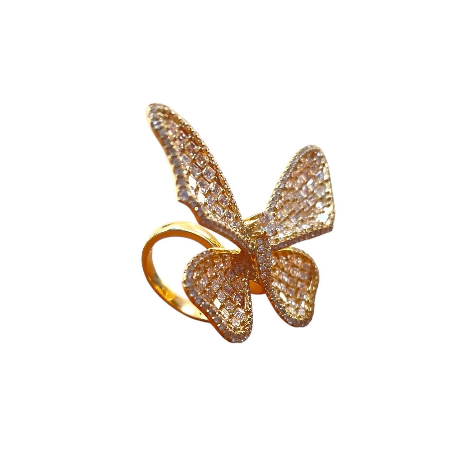 Moderne Bague cocktail en or jaune 18K Big Butterfly 4,50 ct de diamant en vente