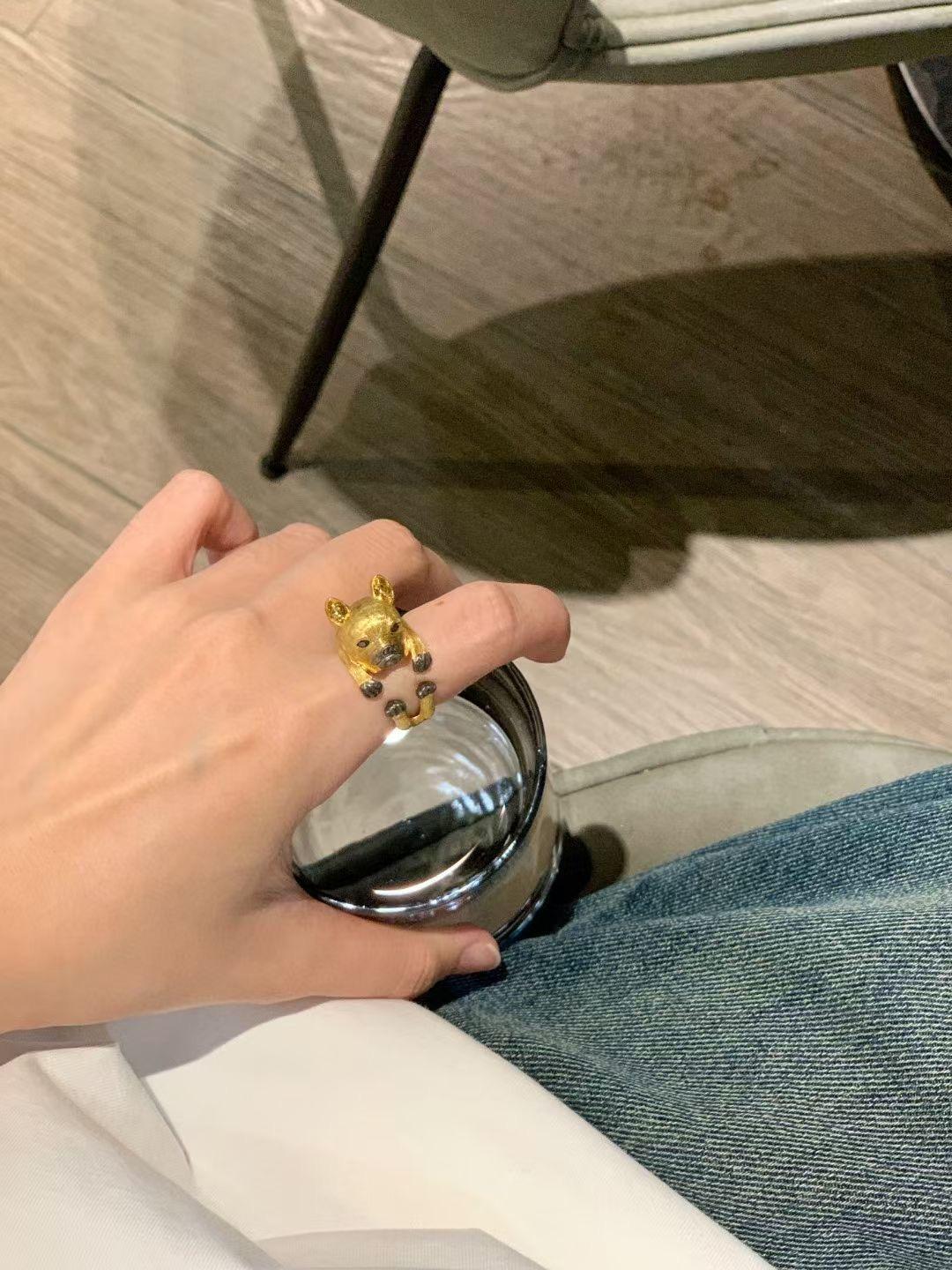 Women's or Men's 18K Yellow Gold Black Diamond 'Dog' Gold Graving Ring For Sale