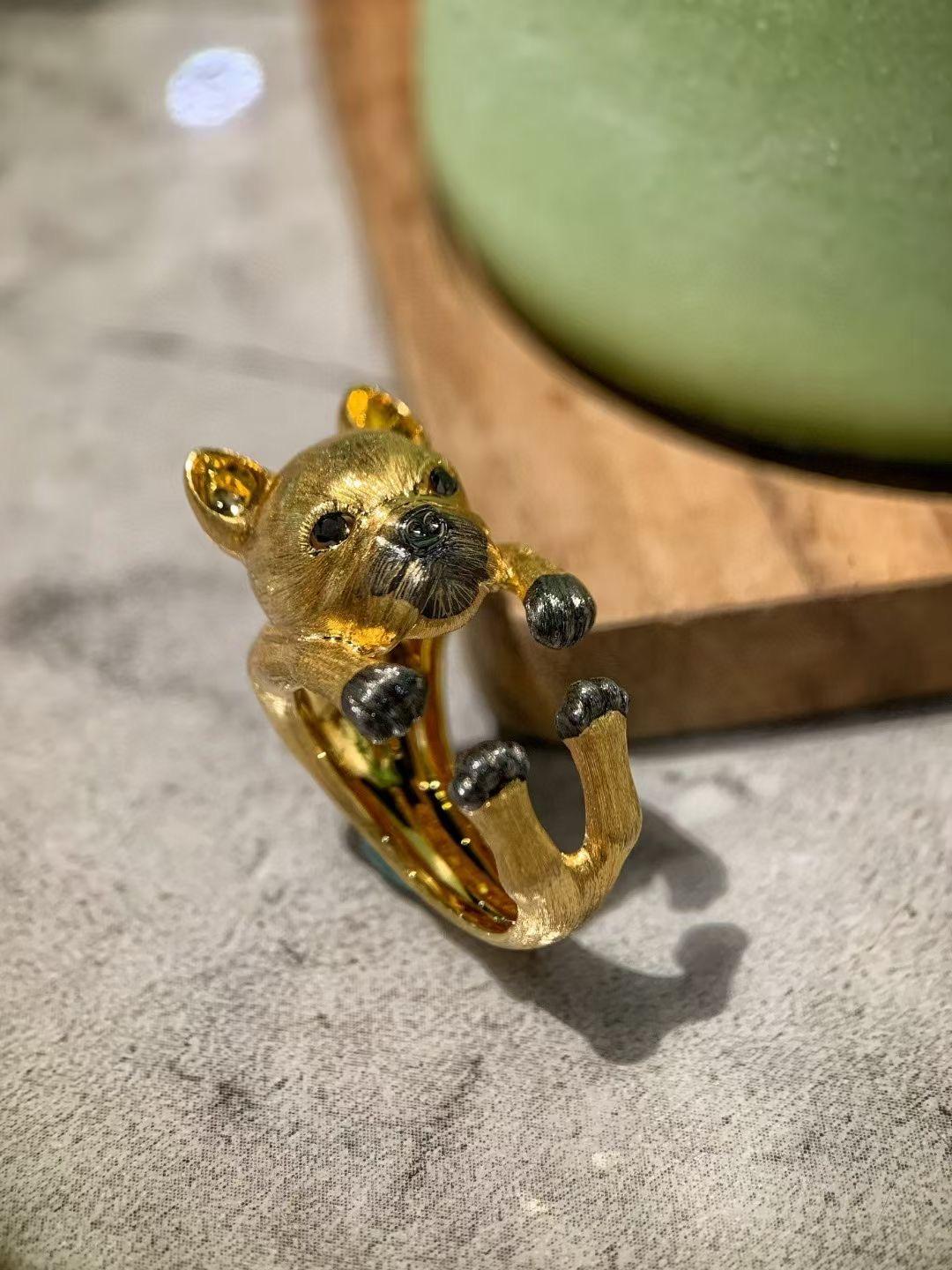 18K Yellow Gold Black Diamond 'Dog' Gold Graving Ring For Sale 1