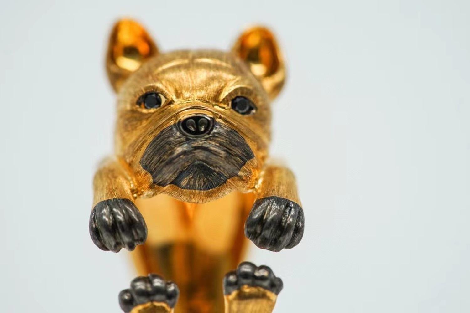 Modern 18K Yellow Gold Black Diamond Dog Ring For Sale
