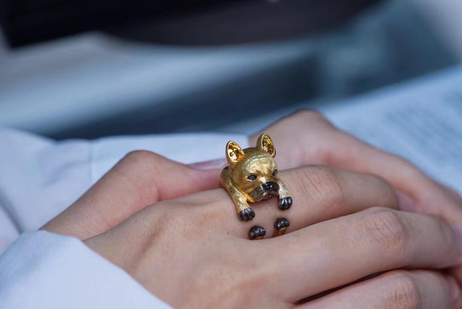 18K Yellow Gold Black Diamond Dog Ring For Sale 3
