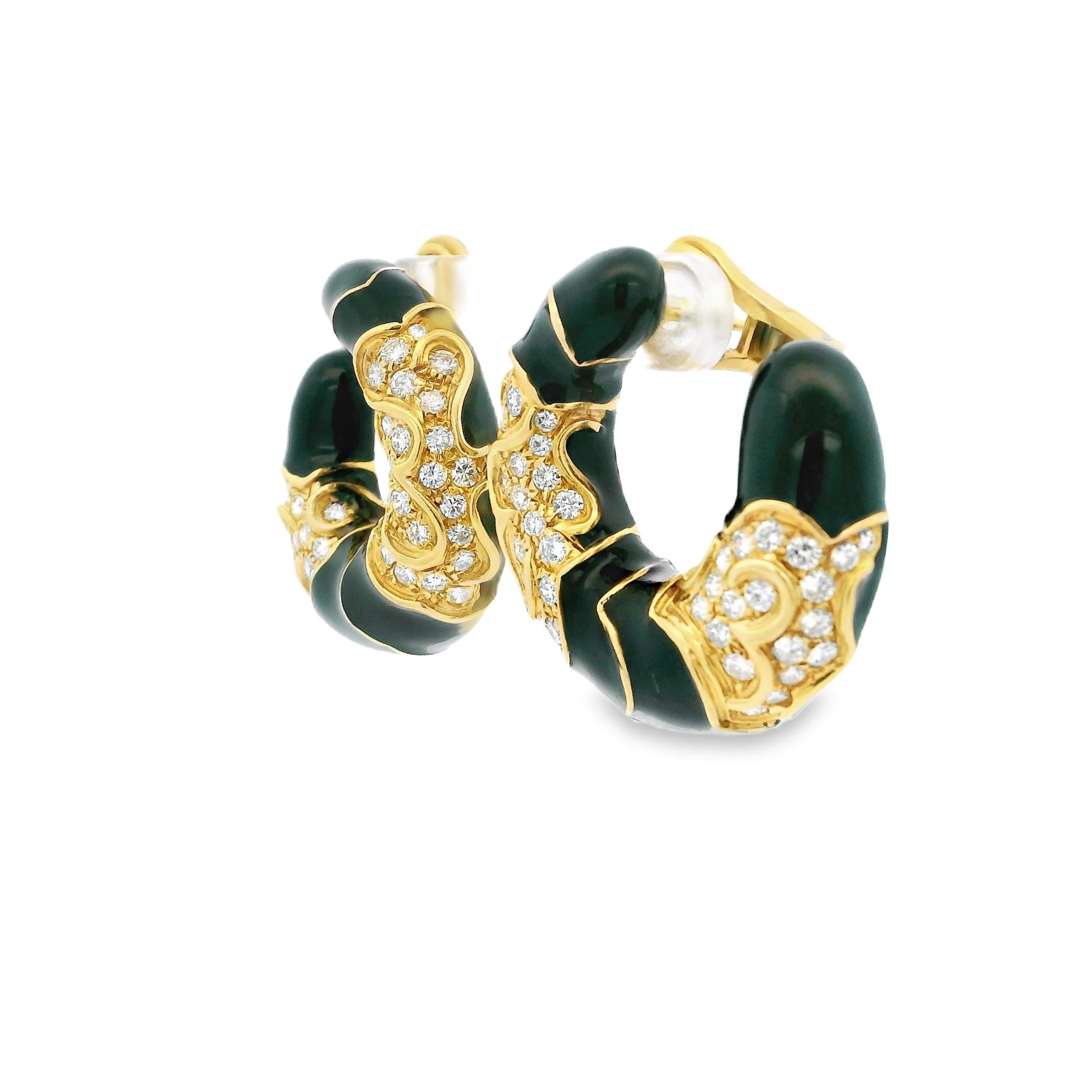 Boucles d'oreilles demi-lune en or jaune 18K et émail noir avec diamants en vente 5