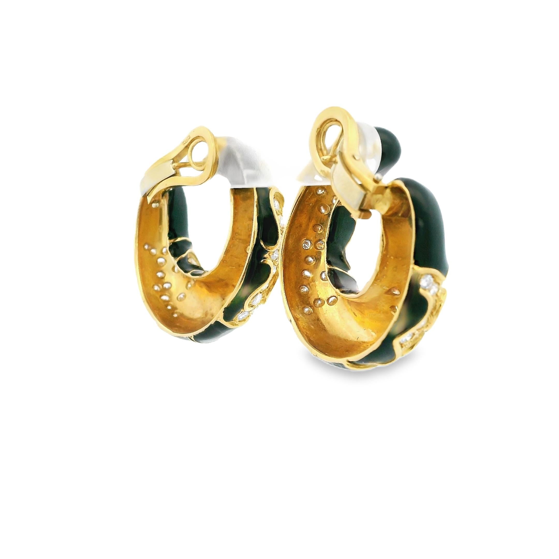 Boucles d'oreilles demi-lune en or jaune 18K et émail noir avec diamants en vente 7