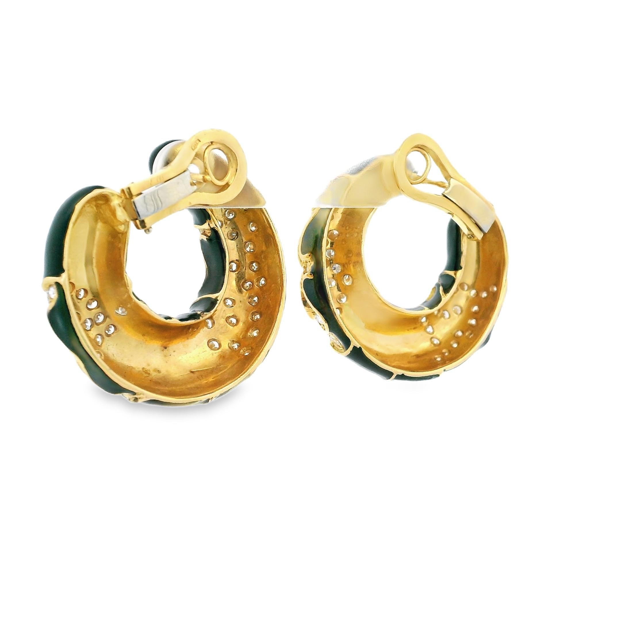 Boucles d'oreilles demi-lune en or jaune 18K et émail noir avec diamants en vente 8