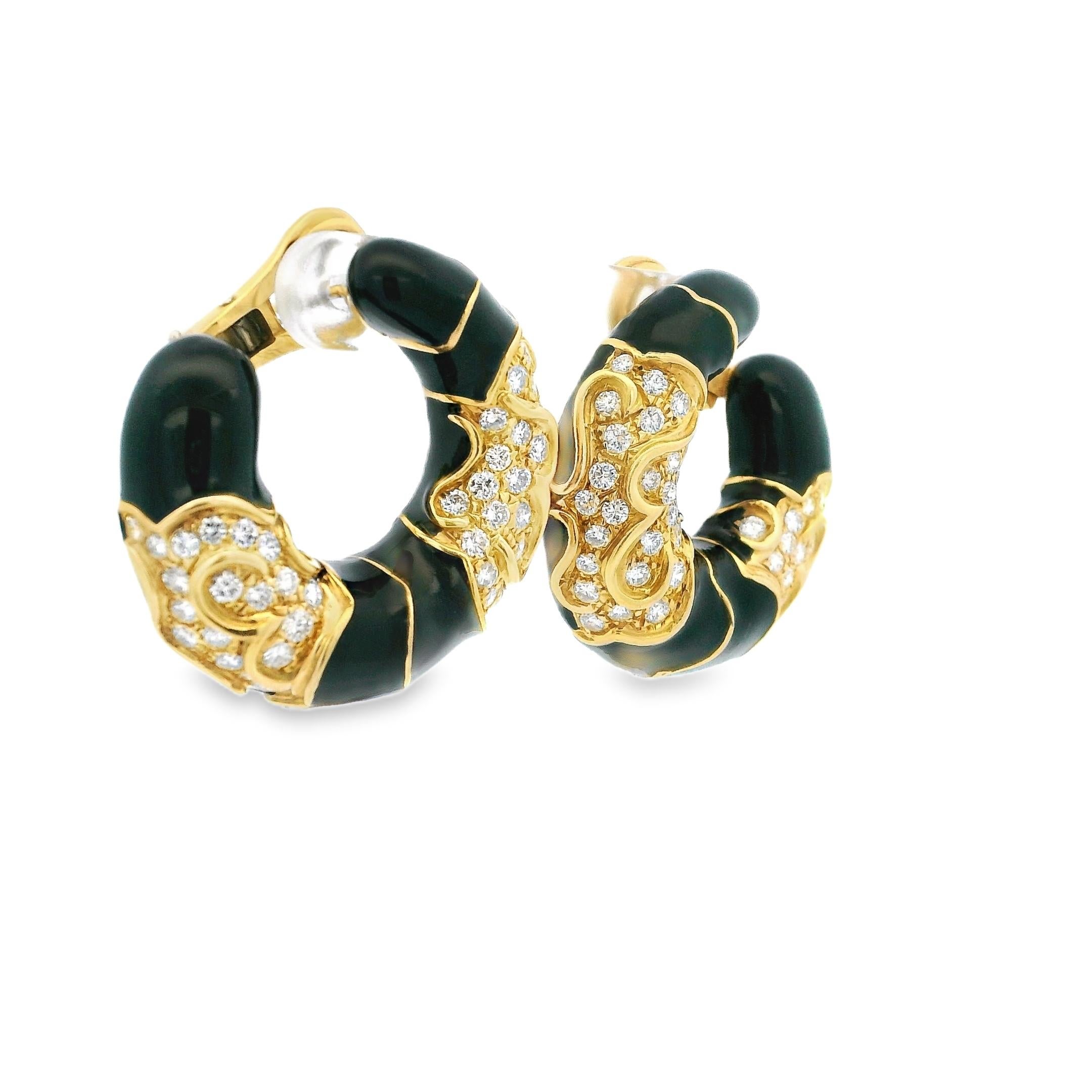 Boucles d'oreilles demi-lune en or jaune 18K et émail noir avec diamants en vente 4