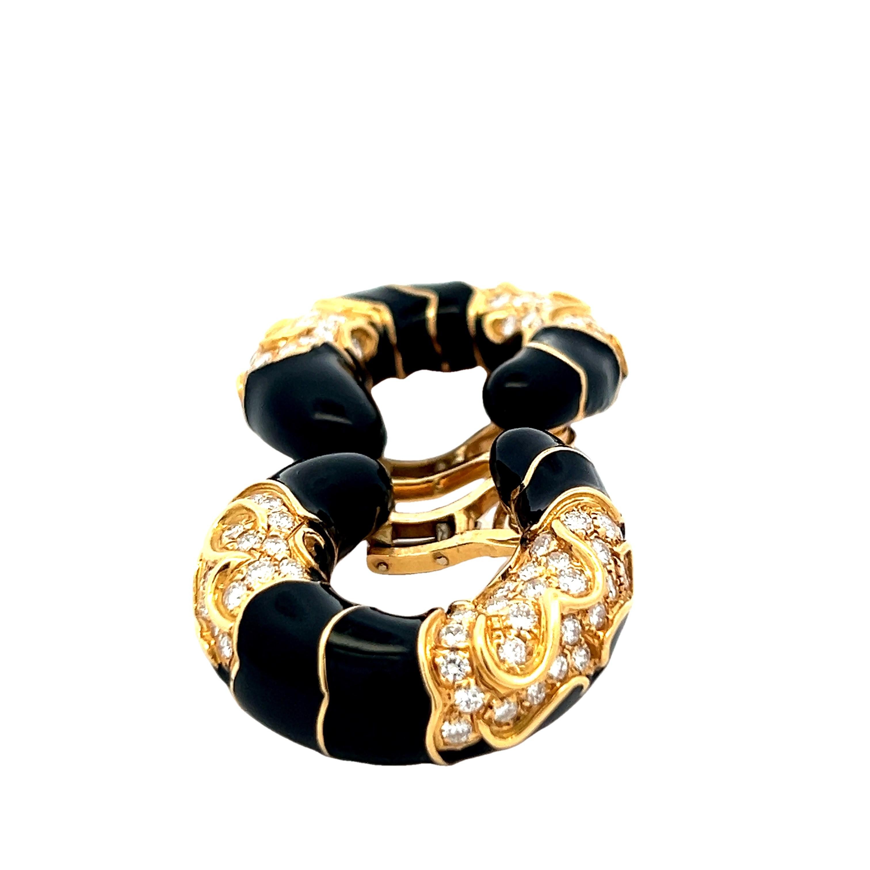 Bold and dramatic, these 1980s Italian vintage earrings are a true testament to Italian savoir-faire and timeless design. Masterfully handcrafted in 18K yellow gold with rich black enamel, the sculptural half-moon silhouette is illuminated by