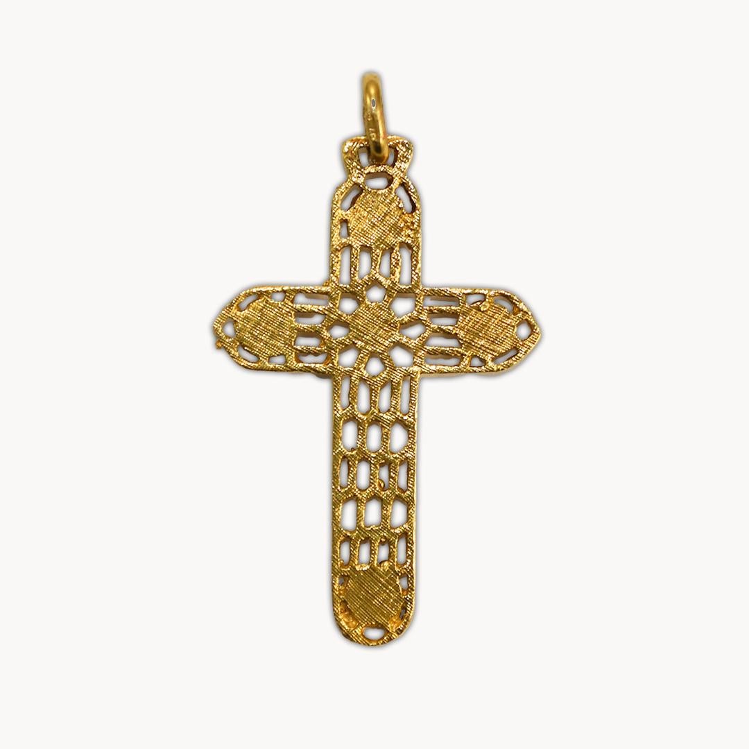 18k Yellow Gold Black Enamel Filigree Style Cross Pendant
2″ x 1.25″
Stamped .750 and tests 750
Excellent condition!