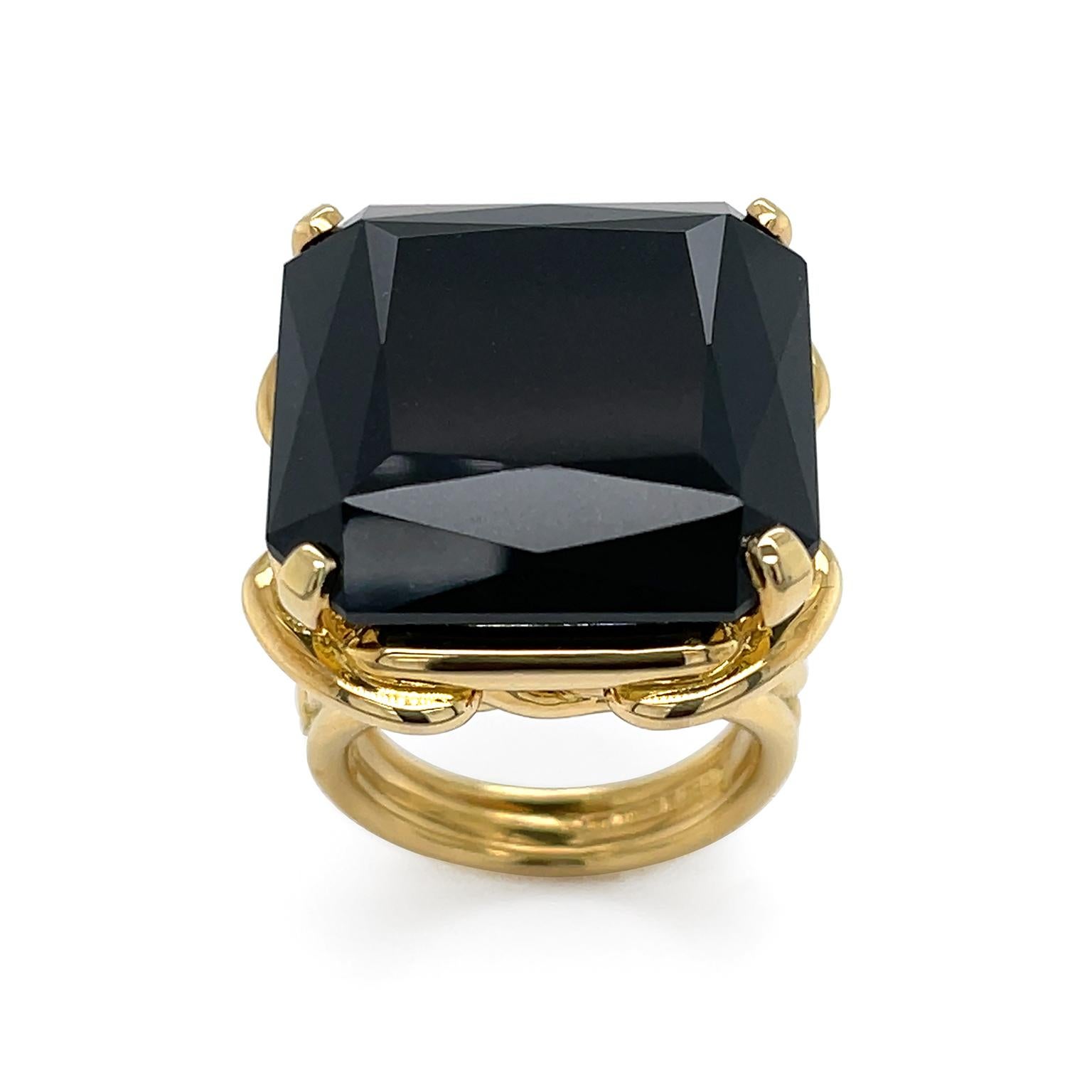 18K Yellow Gold Black Jade Cushion Ring In New Condition For Sale In New York, NY