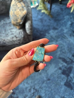 18K Gelbgold/Schwarzes Leder Armband mit peruanischem Opal, Verschluss in der Länge verstellbar