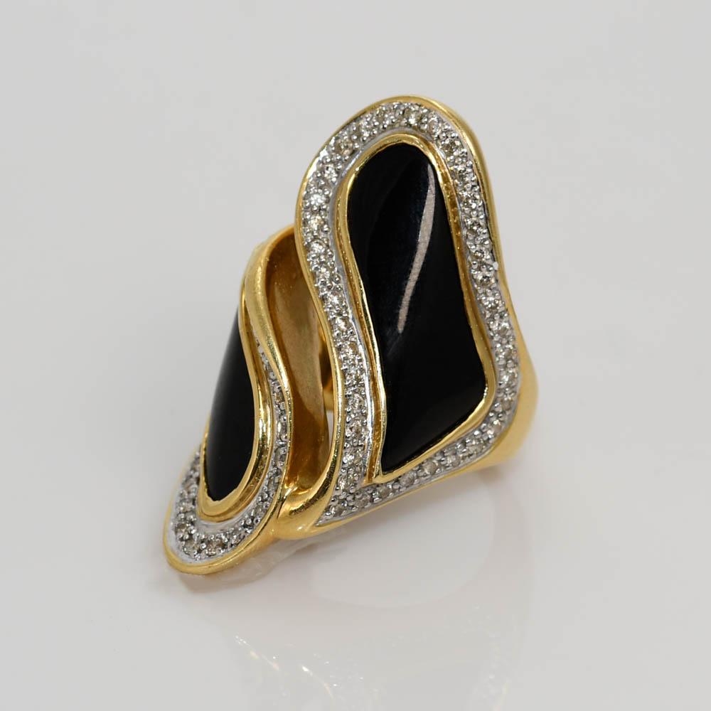 18K Yellow Gold Diamond & Onyx Ring.
There is 1.00tdw Clarity ranging from VS-SI1, mostly VS stones. Color H-I-J. 
The ring weighs 28.2gr, stamped 18k and 750 on shank.
The top of the ring is 40mm x 18.5mm
Size 7 1/4. 