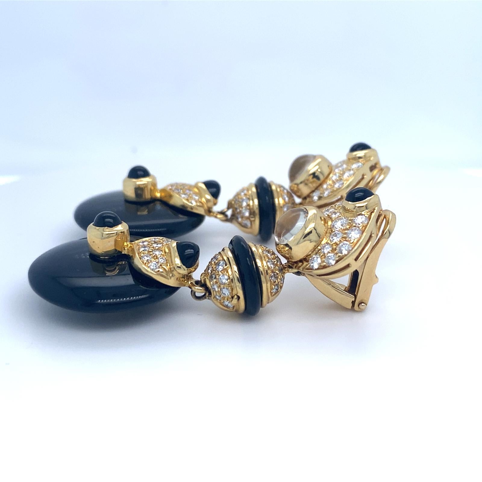 Orecchini in oro giallo 18k e onice nero con pietra di luna e diamanti da 1,66 carati in vendita 3