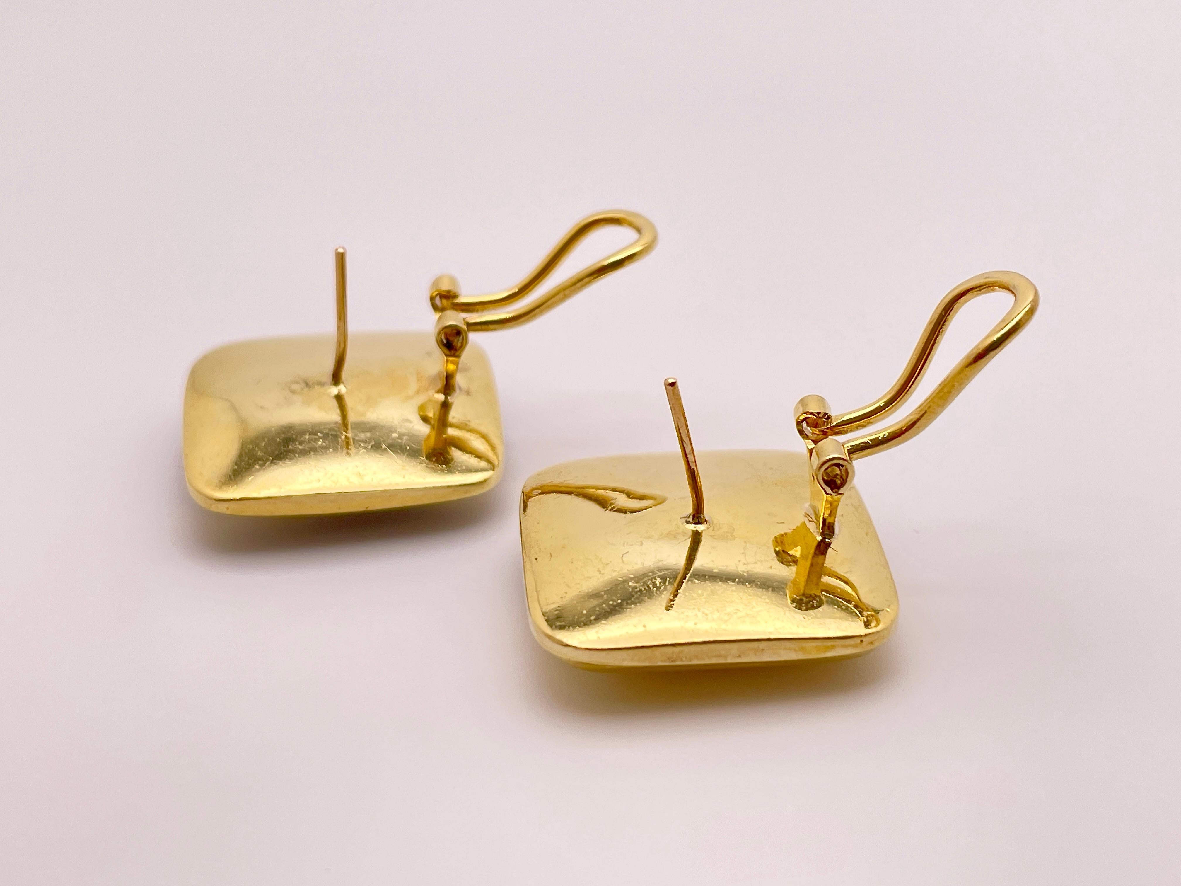 18 Karat Yellow Gold Black Onyx Earrings For Sale 3