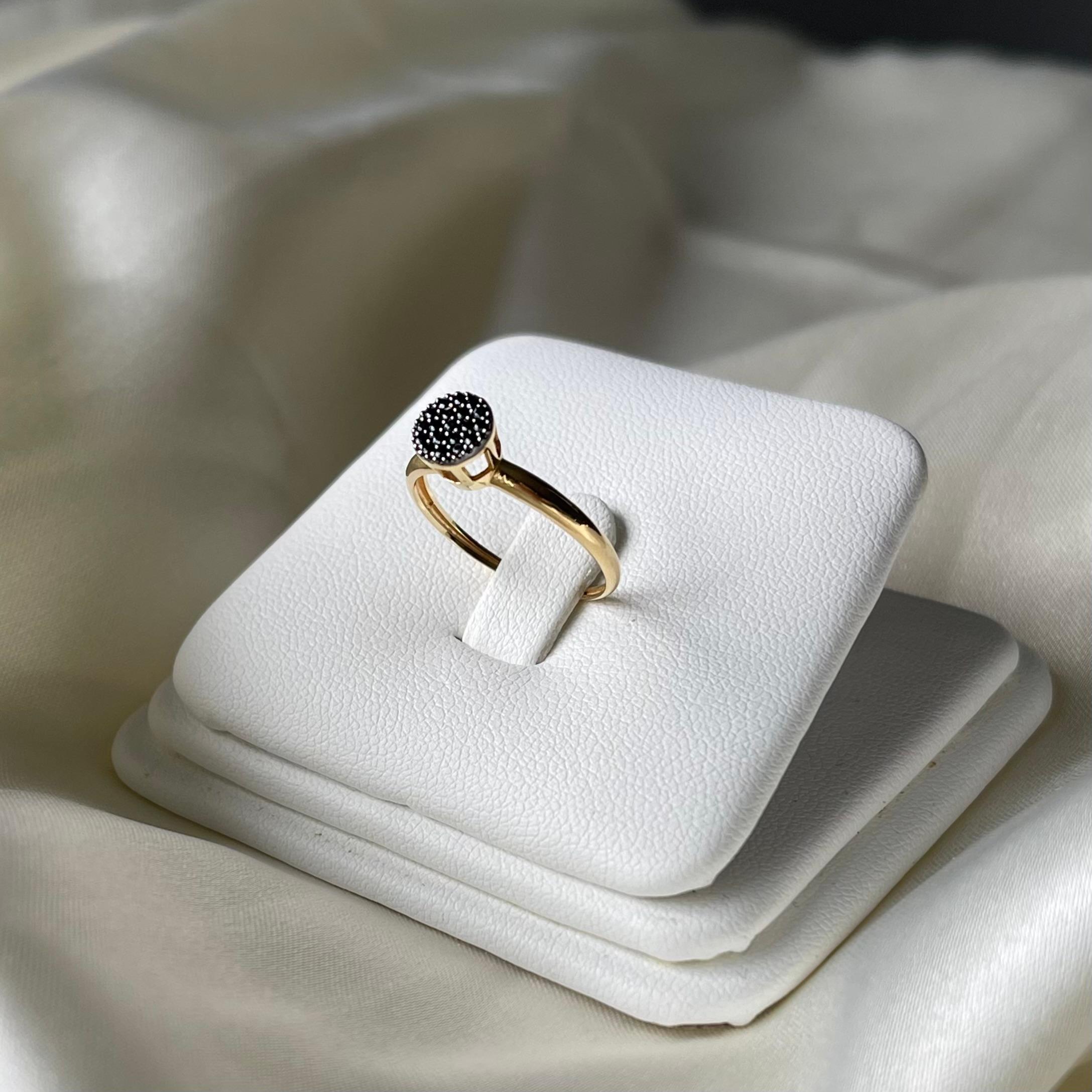 Contemporary 18K Yellow Gold Black Spinel Pavé Ring For Sale