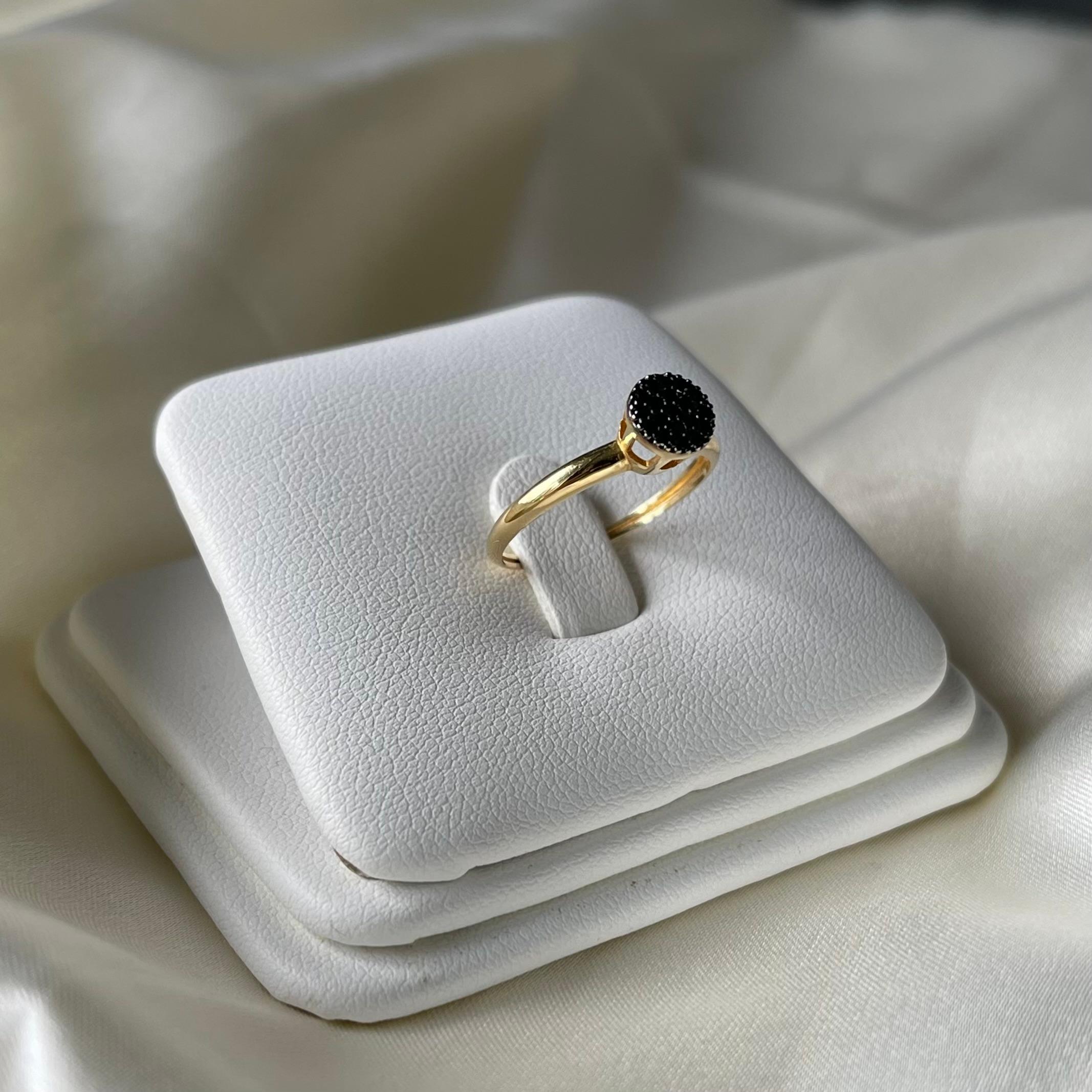 18K Yellow Gold Black Spinel Pavé Ring In New Condition For Sale In Ridgefield, CT