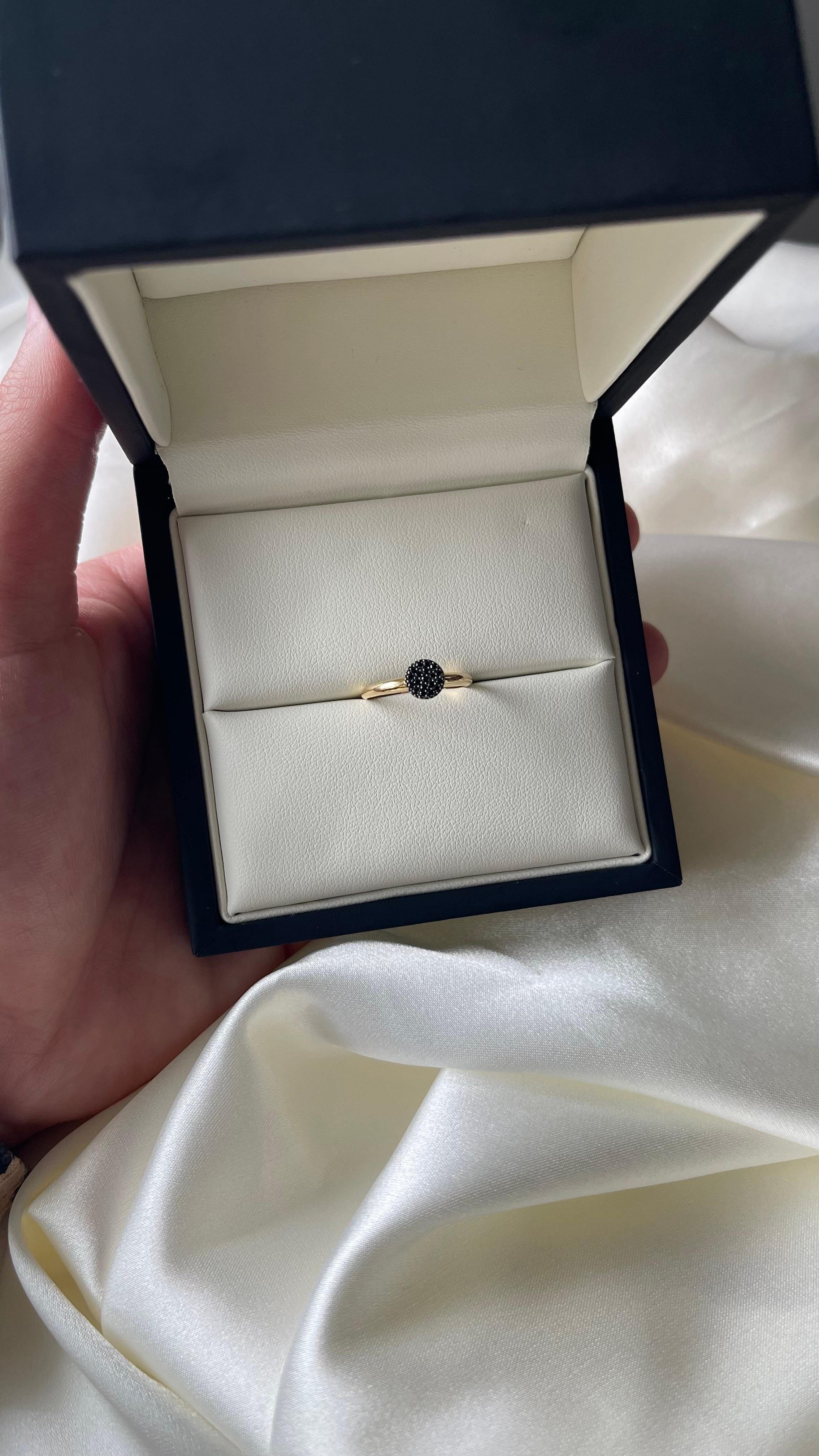 Women's or Men's 18K Yellow Gold Black Spinel Pavé Ring For Sale