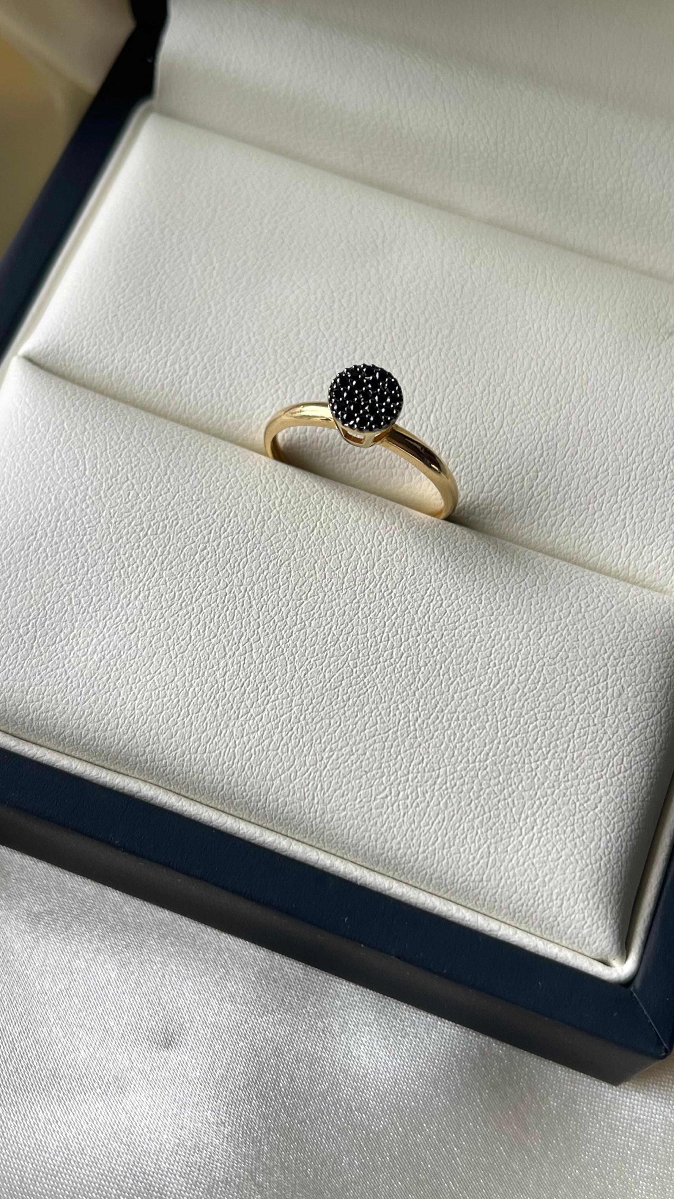18K Yellow Gold Black Spinel Pavé Ring For Sale 1