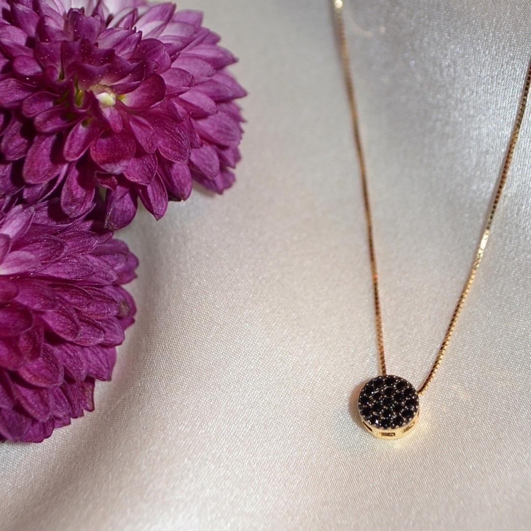 18K Yellow Gold Black Spinel Pendant Necklace In New Condition For Sale In Ridgefield, CT