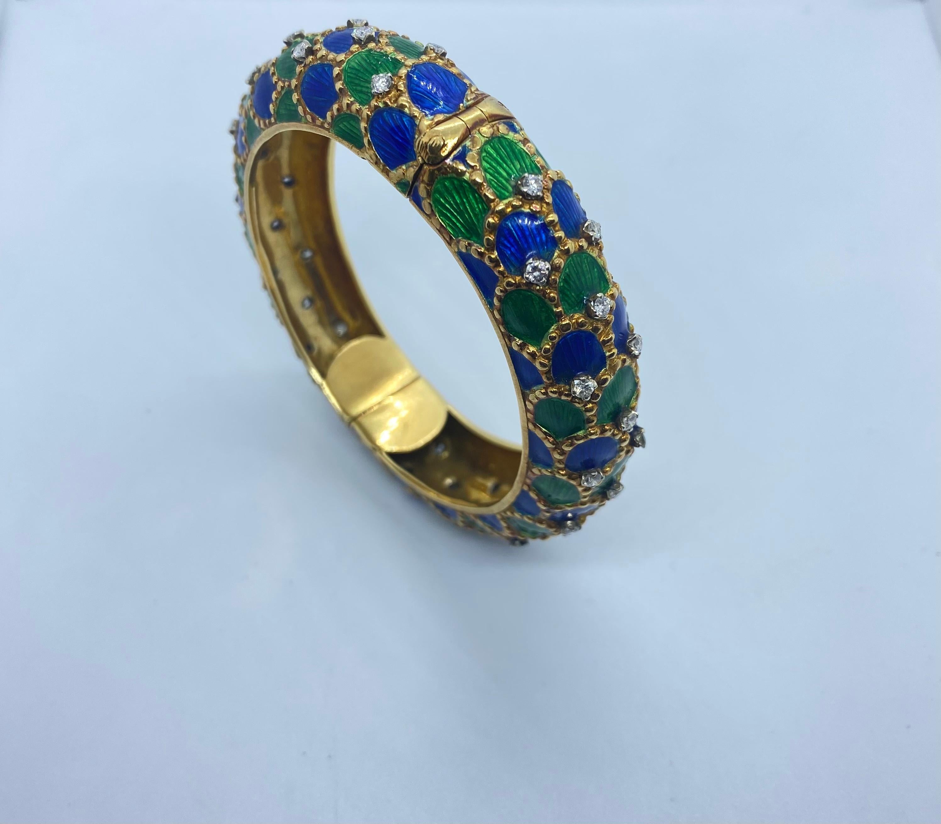 18k Yellow Gold Blue and Green Enamel Fishnet Bangle with Diamonds 1960 For Sale 2