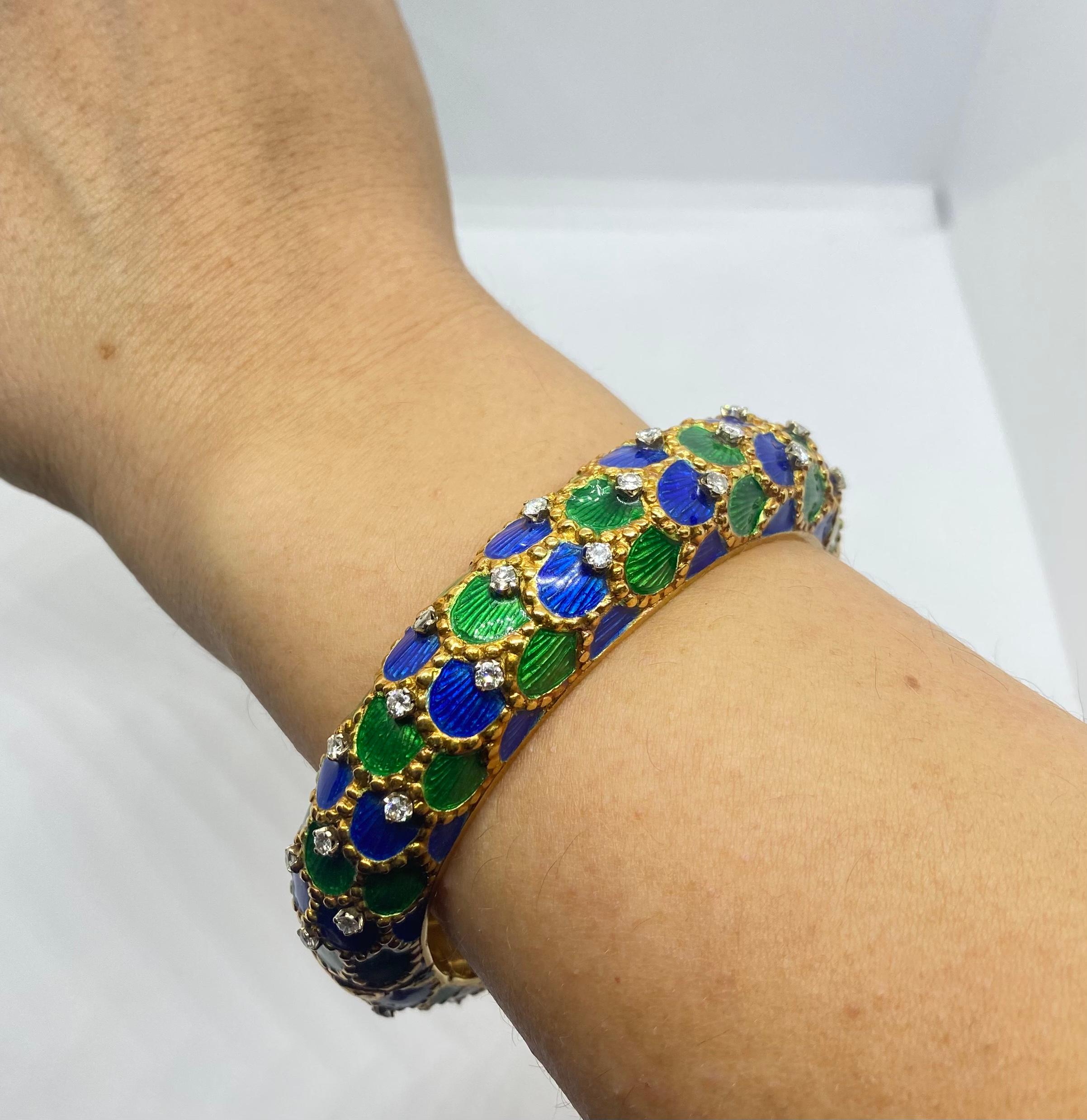 Round Cut 18k Yellow Gold Blue and Green Enamel Fishnet Bangle with Diamonds 1960 For Sale