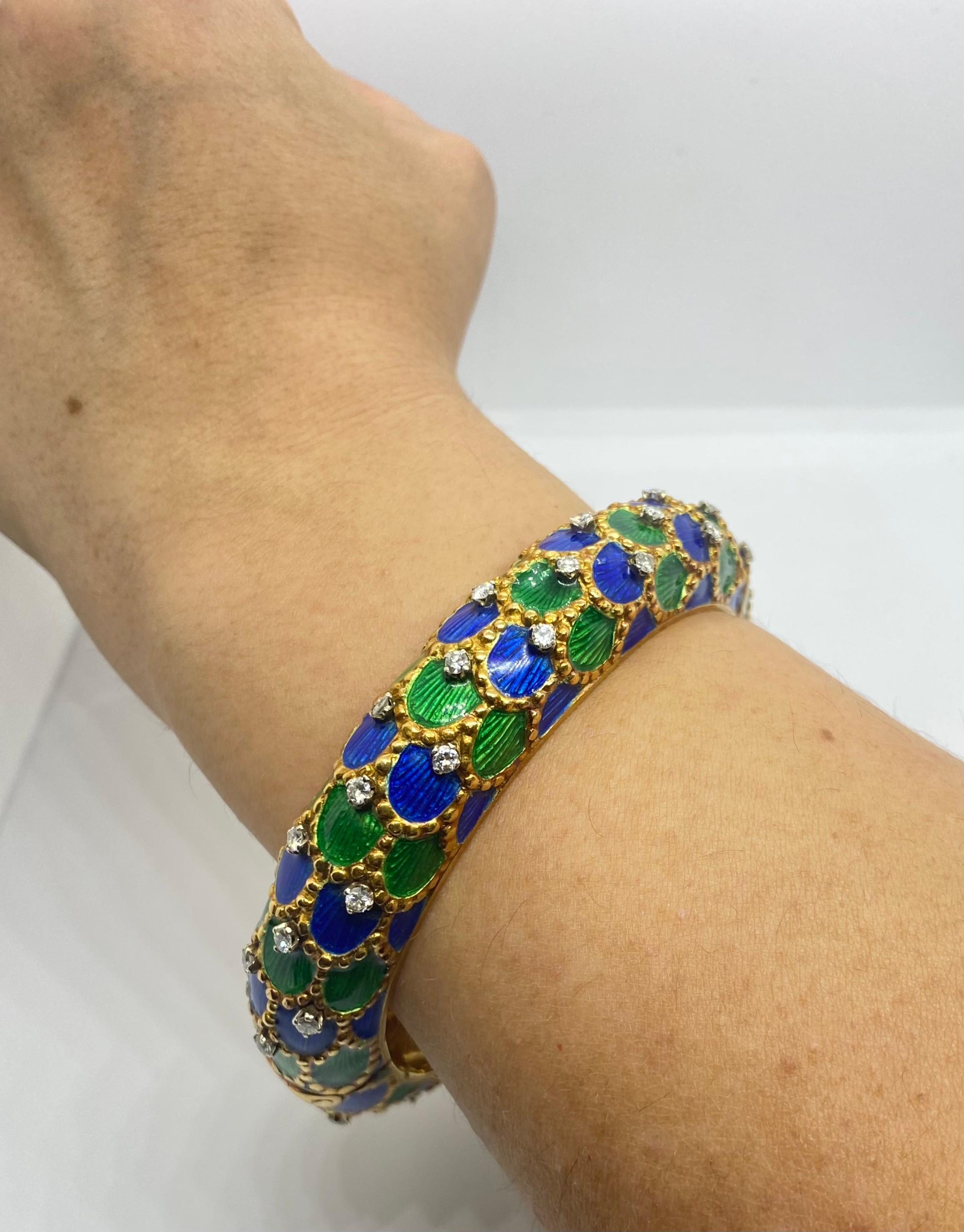 Women's or Men's 18k Yellow Gold Blue and Green Enamel Fishnet Bangle with Diamonds 1960 For Sale