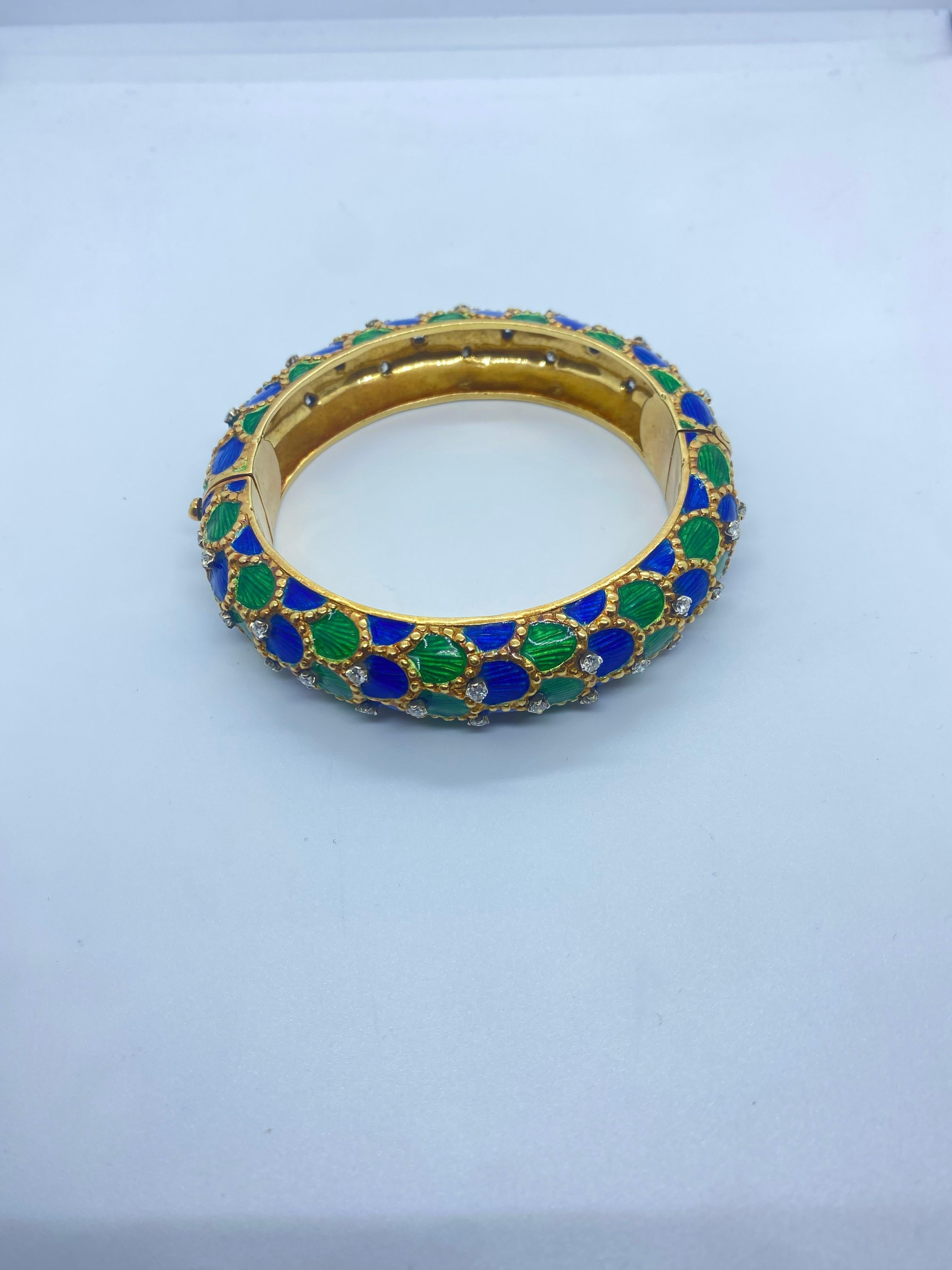 18k Yellow Gold Blue and Green Enamel Fishnet Bangle with Diamonds 1960 For Sale 1