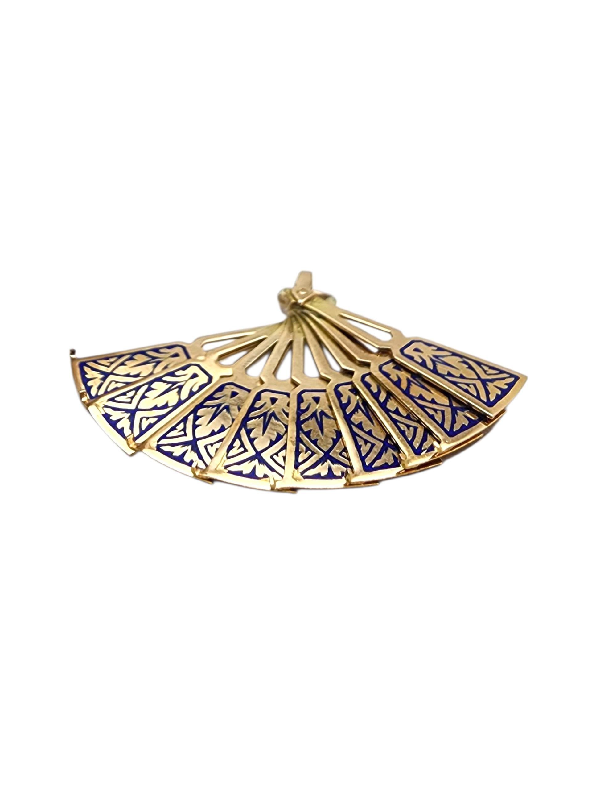 18K Yellow Gold Blue Enamel Articulated Hand Fan Charm #22831 For Sale 6