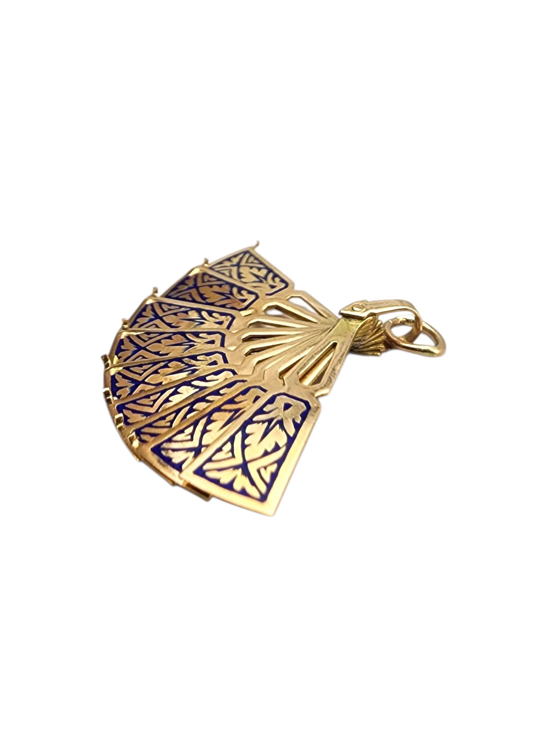 18K Yellow Gold Blue Enamel Articulated Hand Fan Charm #22831 For Sale 7
