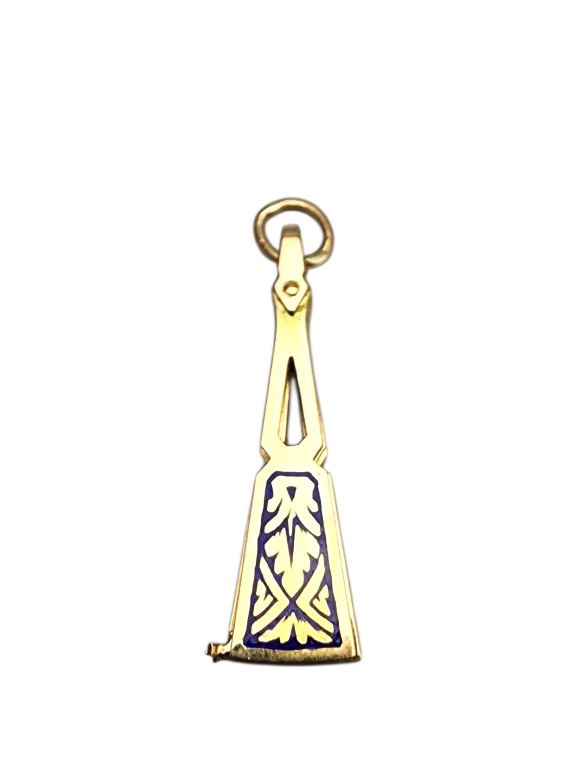 18K Yellow Gold Blue Enamel Articulated Hand Fan Charm #22831 In Good Condition For Sale In Washington Depot, CT
