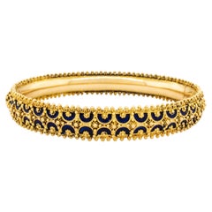 Armreif mit Scharnier aus 18 Karat Gelbgold und blauer Emaille im byzantinischen Stil